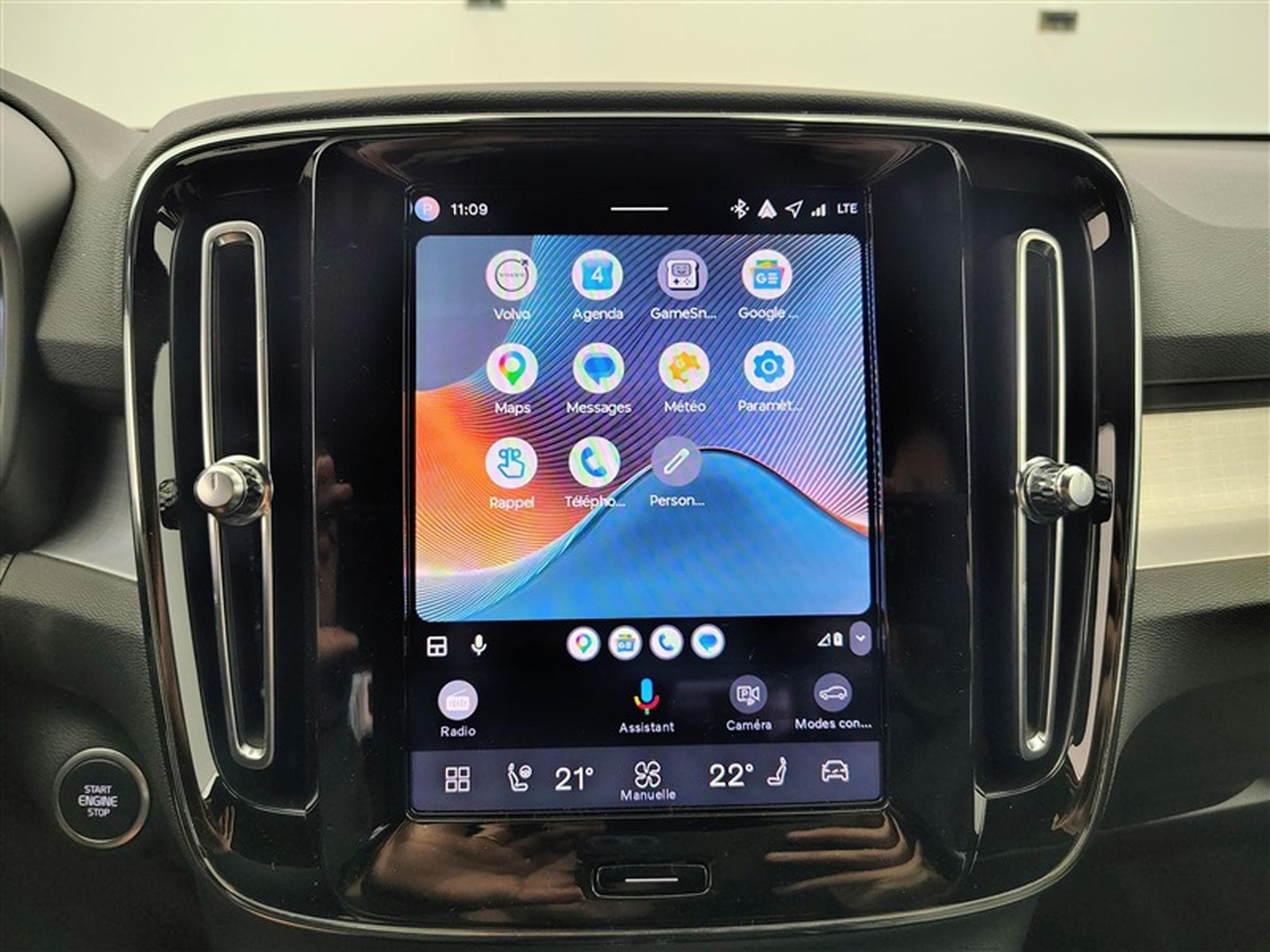 Volvo XC40 2.0 B3 Geartronic NAVI / FULL LED / HARMANN KARDON / CAMERA (2026) - Foto 21