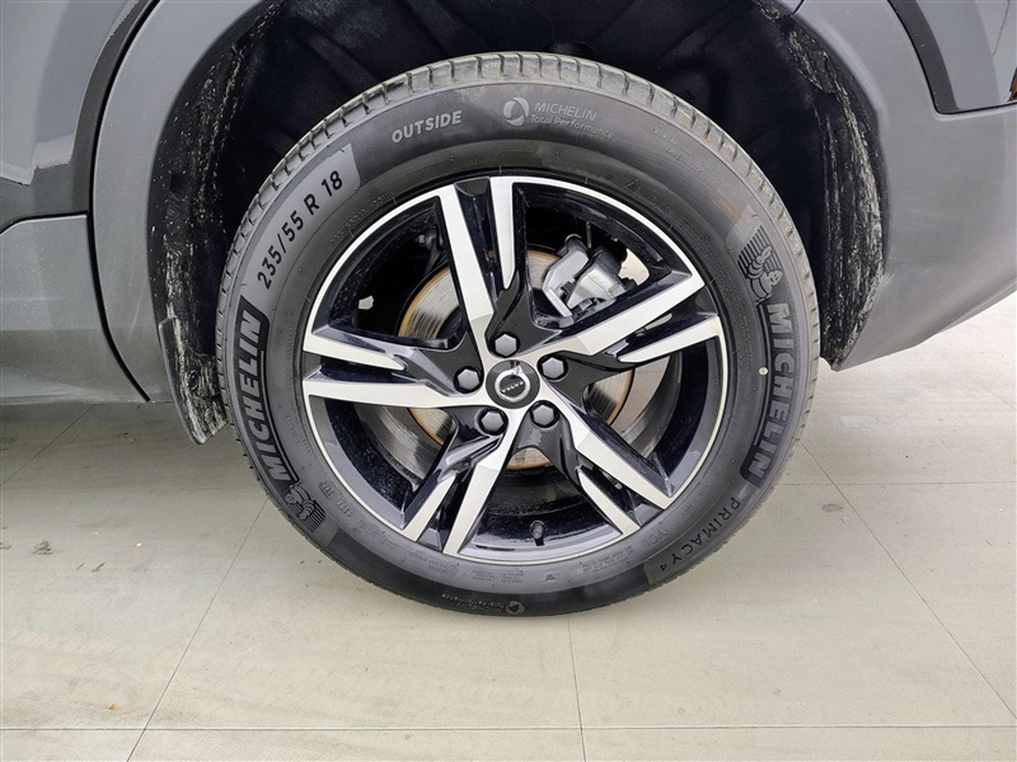 Volvo XC40 2.0 B3 Geartronic NAVI / FULL LED / HARMANN KARDON / CAMERA (2026) - Foto 6
