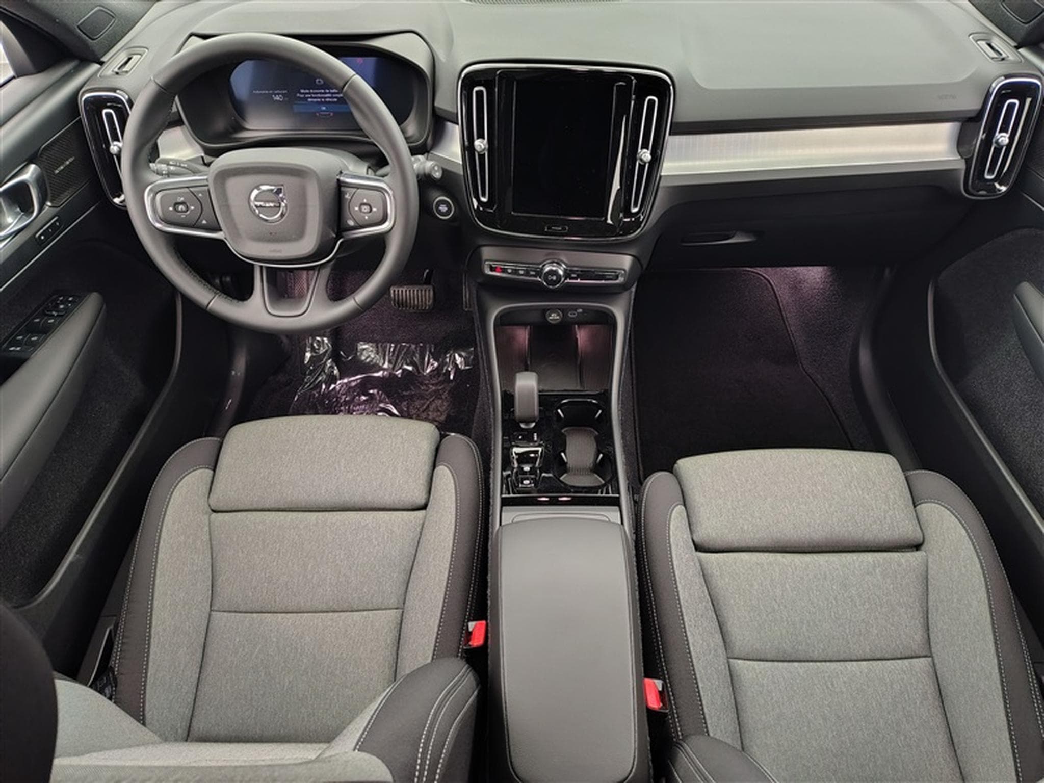 Volvo XC40 2.0 B3 Geartronic NAVI / FULL LED / HARMANN KARDON / CAMERA (2026) - Foto 8