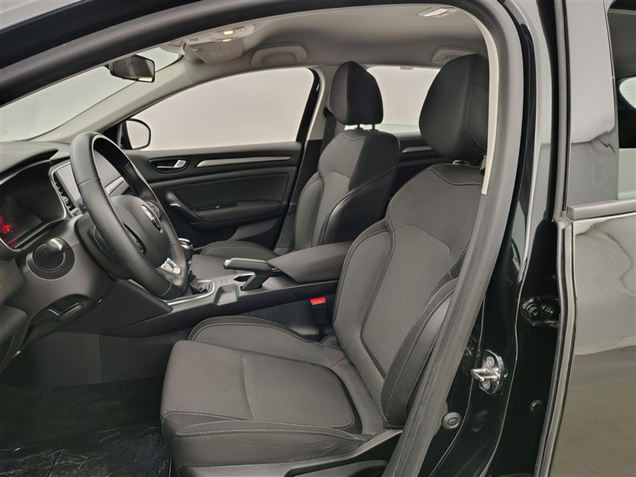 Renault Megane 1.33 TCe Equilibre NAVI/FULL LED/JA16/PDC (2022) - Photo 7