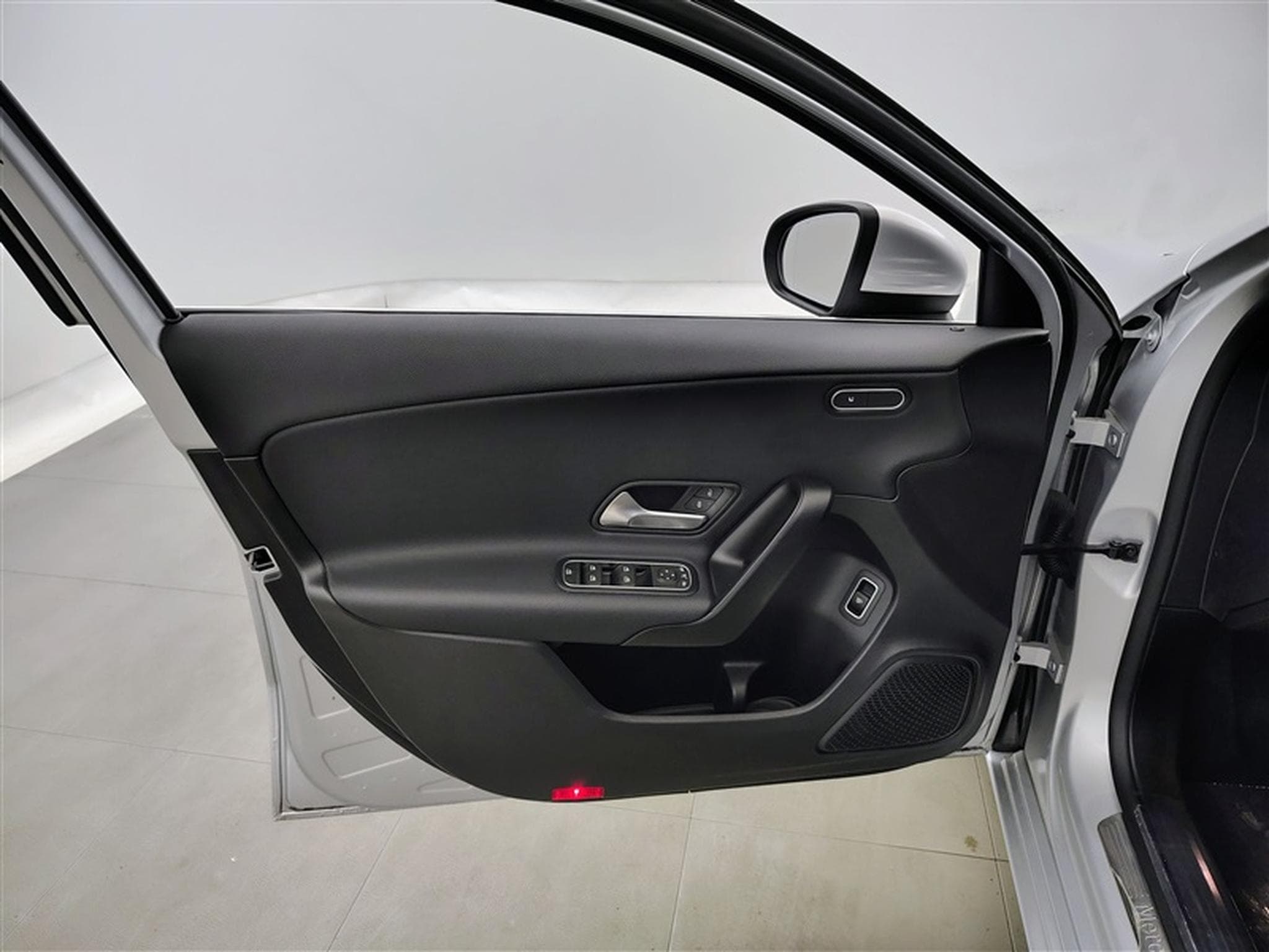 Mercedes A 180 A 180 d Business Solution S-CUIR/NAVI/FULL LED (2022) - Photo 17