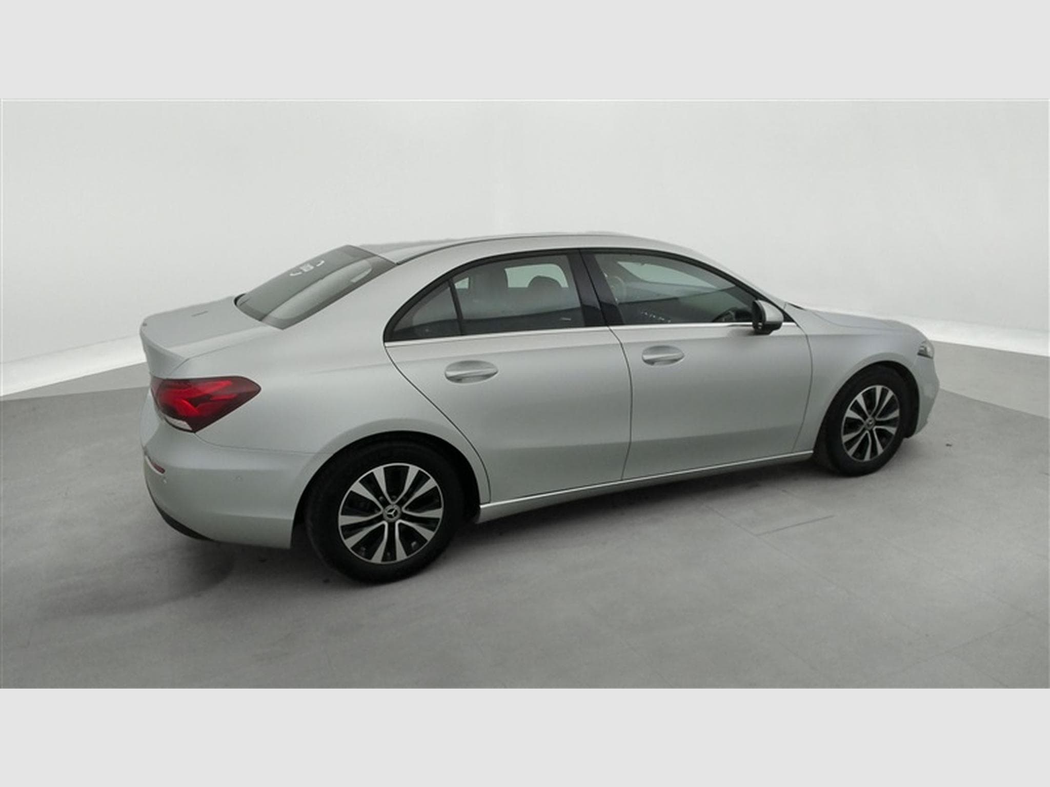 Mercedes A 180 A 180 d Business Solution S-CUIR/NAVI/FULL LED (2022) - Photo 24
