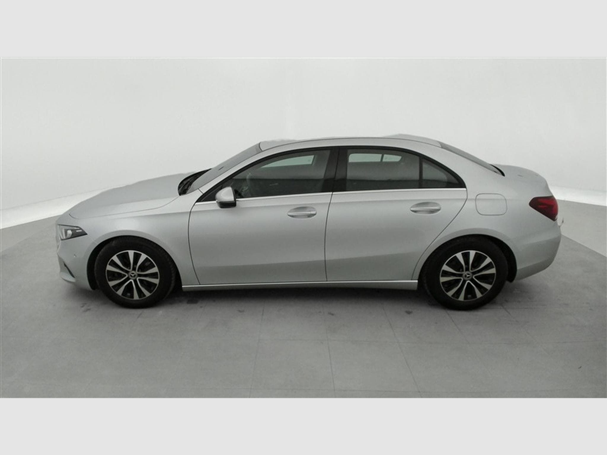 Mercedes A 180 A 180 d Business Solution S-CUIR/NAVI/FULL LED (2022) - Photo 3