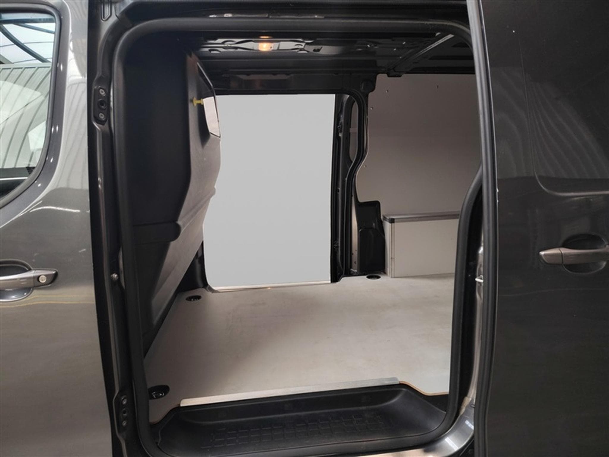 Peugeot Expert 2.0 BlueHDi L3 AUTO/3PL/NAVI/PDC (2024) - Photo 14