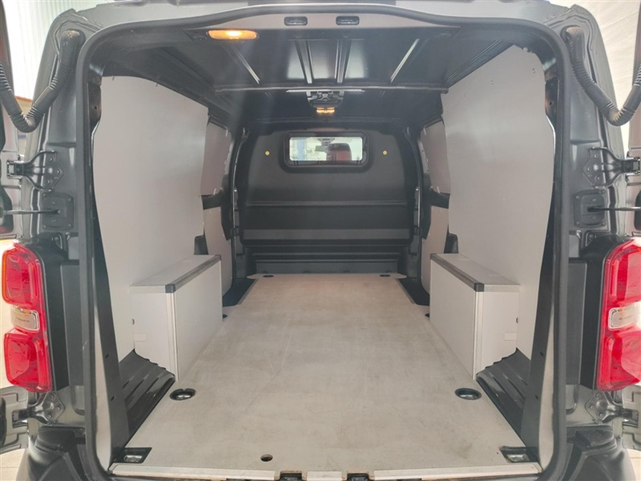 Peugeot Expert 2.0 BlueHDi L3 AUTO/3PL/NAVI/PDC (2024) - Photo 15
