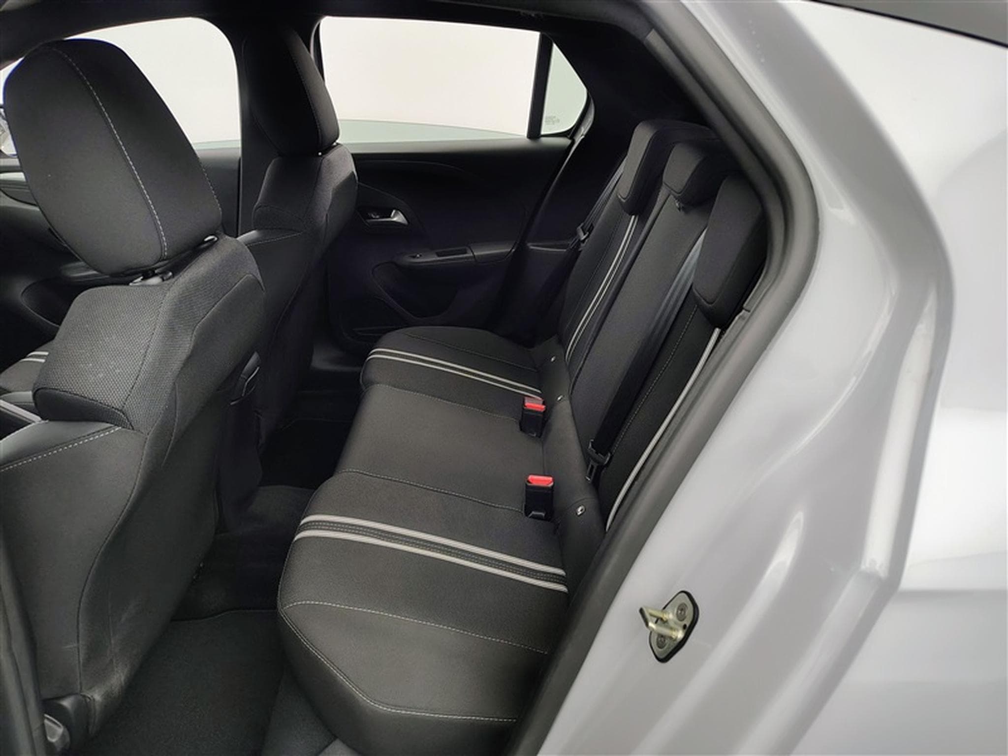 Opel Corsa 1.2 Turbo 100Cv GS S-CUIR / CARPLAY / CAMERA / FULL LED (2025) - Photo 13