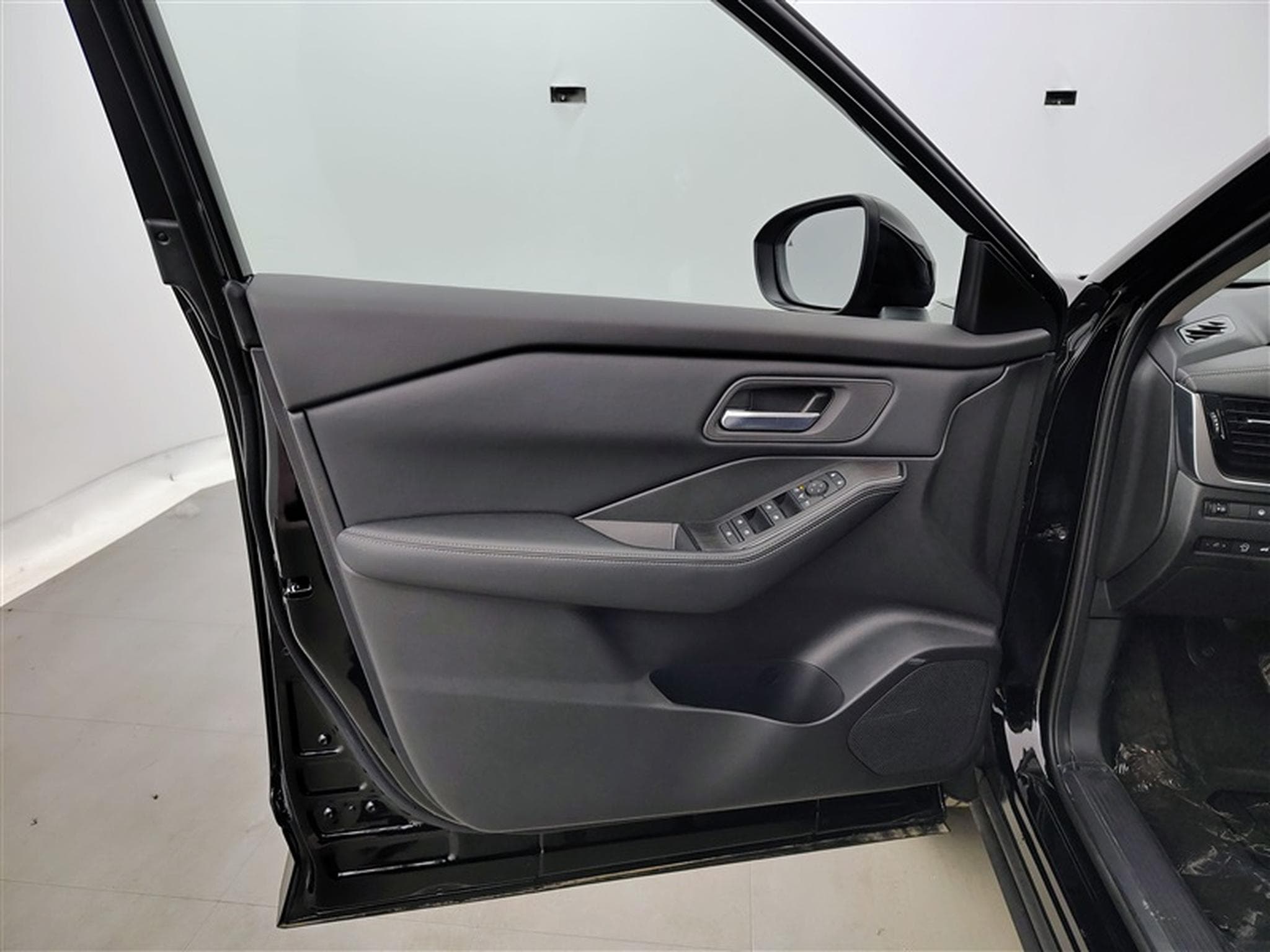 Nissan X-Trail 1.5 DIG-T 2WD X-Tronic N-Connecta NAVI / FULL LED / CAMERA (2026) - Photo 17