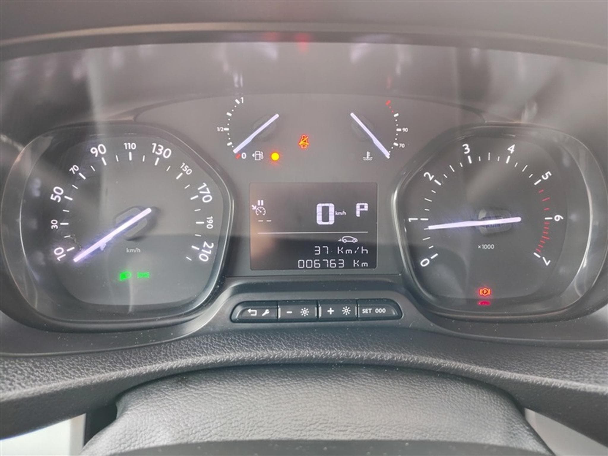 Opel Vivaro 2.0 TD L2H1 Edition AUTO/NAVI/PDC (2023) - Photo 10