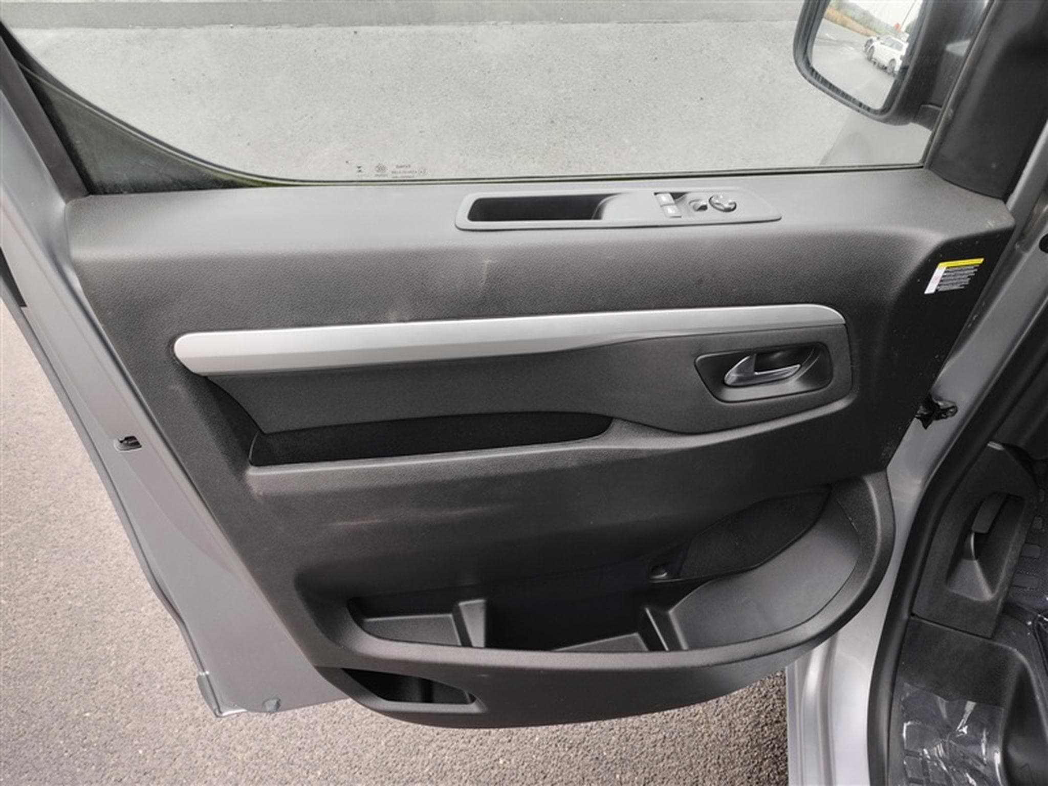 Opel Vivaro 2.0 TD L2H1 Edition AUTO/NAVI/PDC (2023) - Photo 16