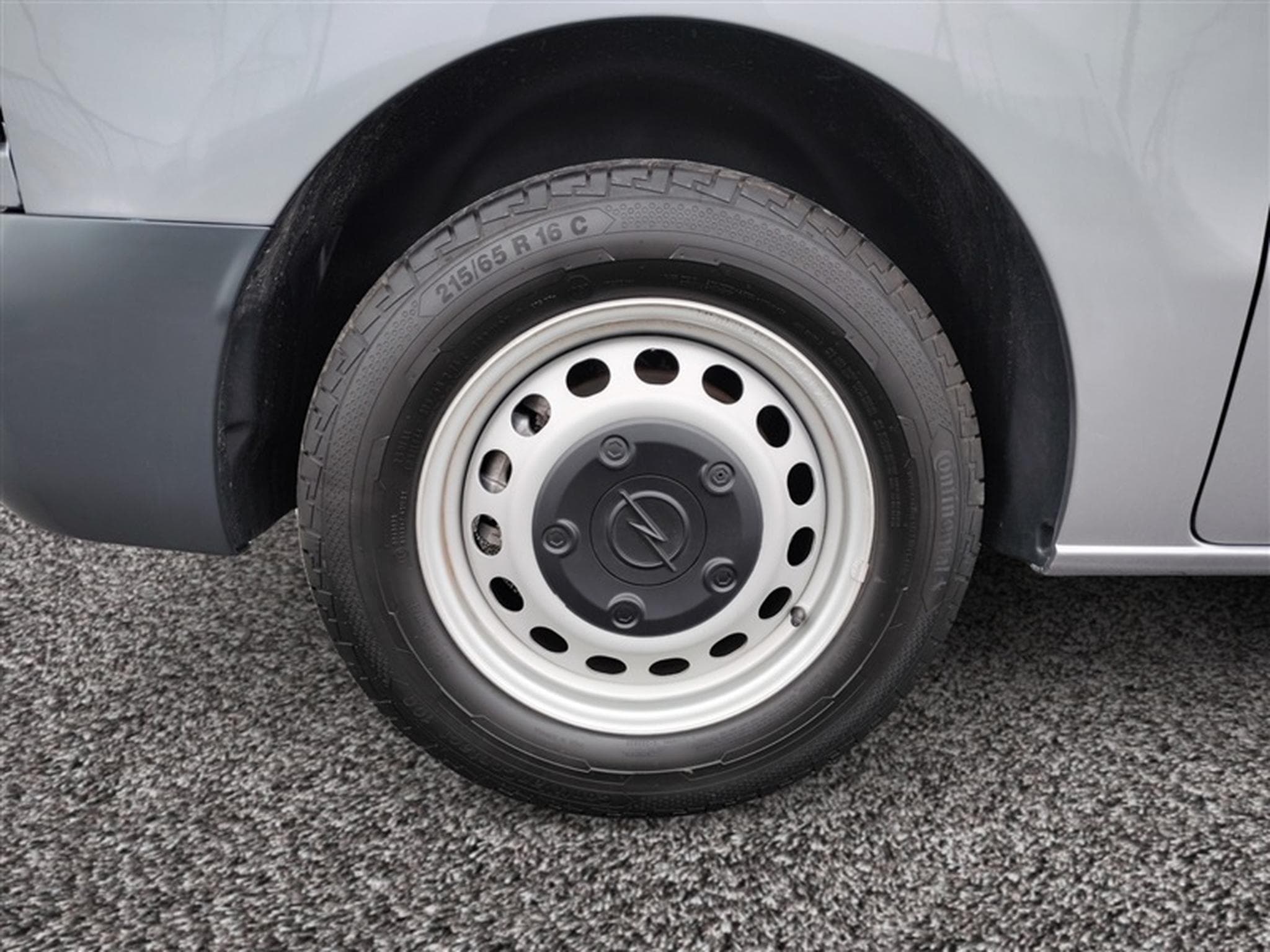 Opel Vivaro 2.0 TD L2H1 Edition AUTO/NAVI/PDC (2023) - Photo 6