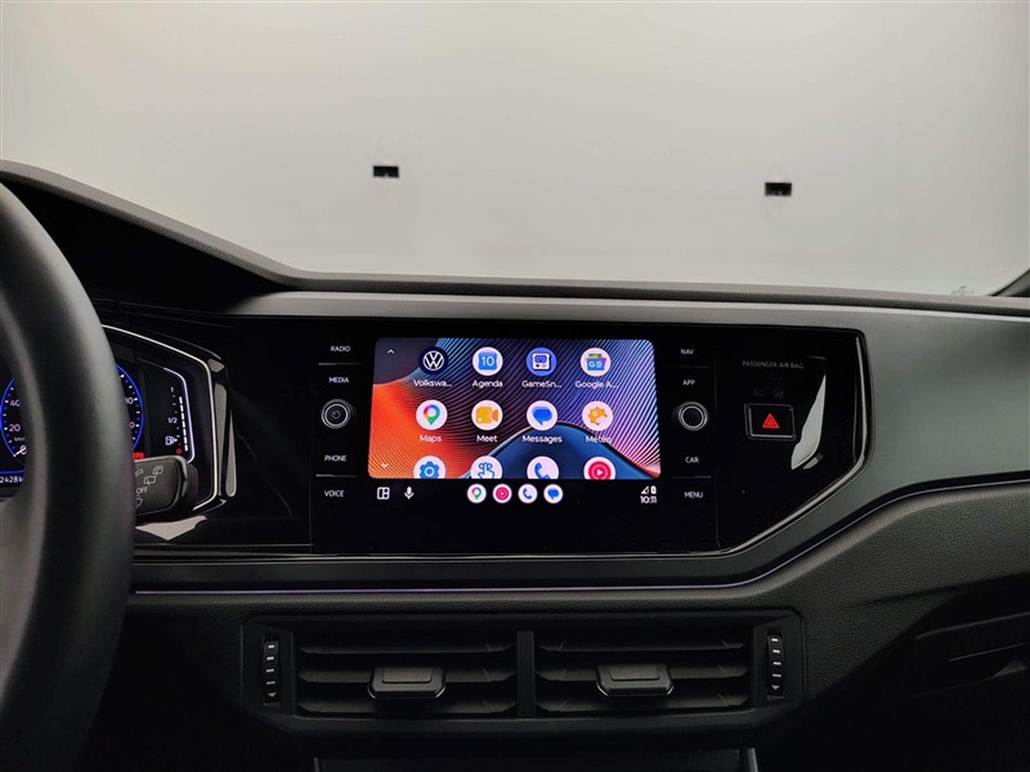 VW Taigo 1.0 TSI 115cv DSG R-Line CARPLAY / FULL LED / CAMERA / JA 18 (2025) - Photo 19