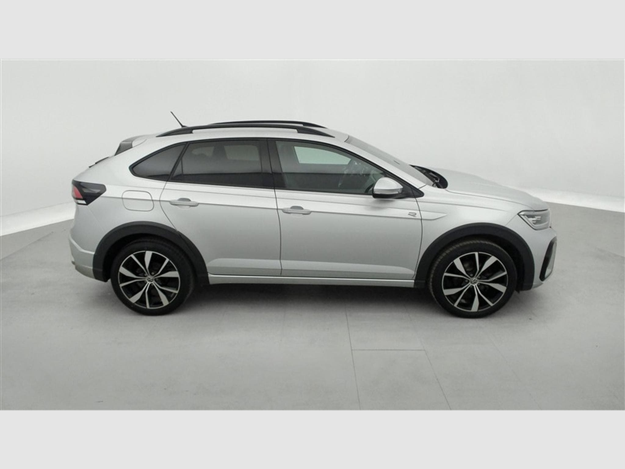 VW Taigo 1.0 TSI 115cv DSG R-Line CARPLAY / FULL LED / CAMERA / JA 18 (2025) - Photo 23