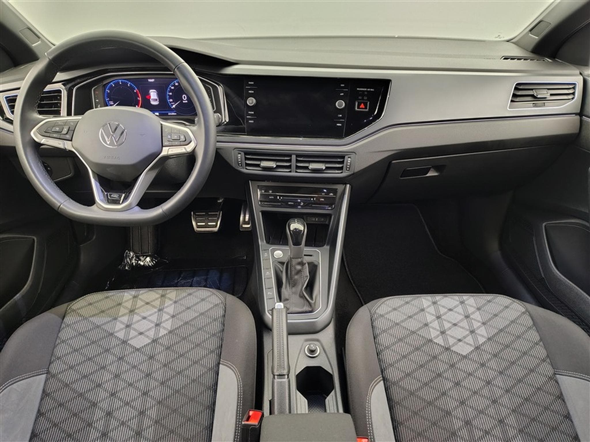 VW Taigo 1.0 TSI 115cv DSG R-Line CARPLAY / FULL LED / CAMERA / JA 18 (2025) - Photo 7