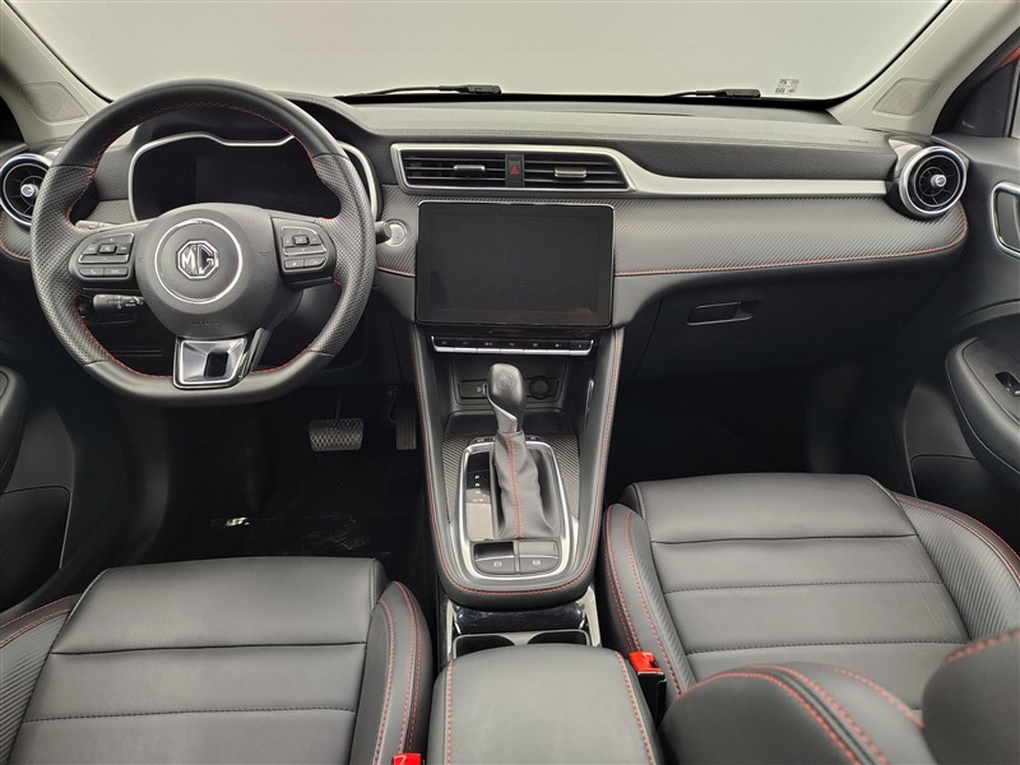 MG ZS 1.0 T-GDi Luxury AT (2024) - Photo 8