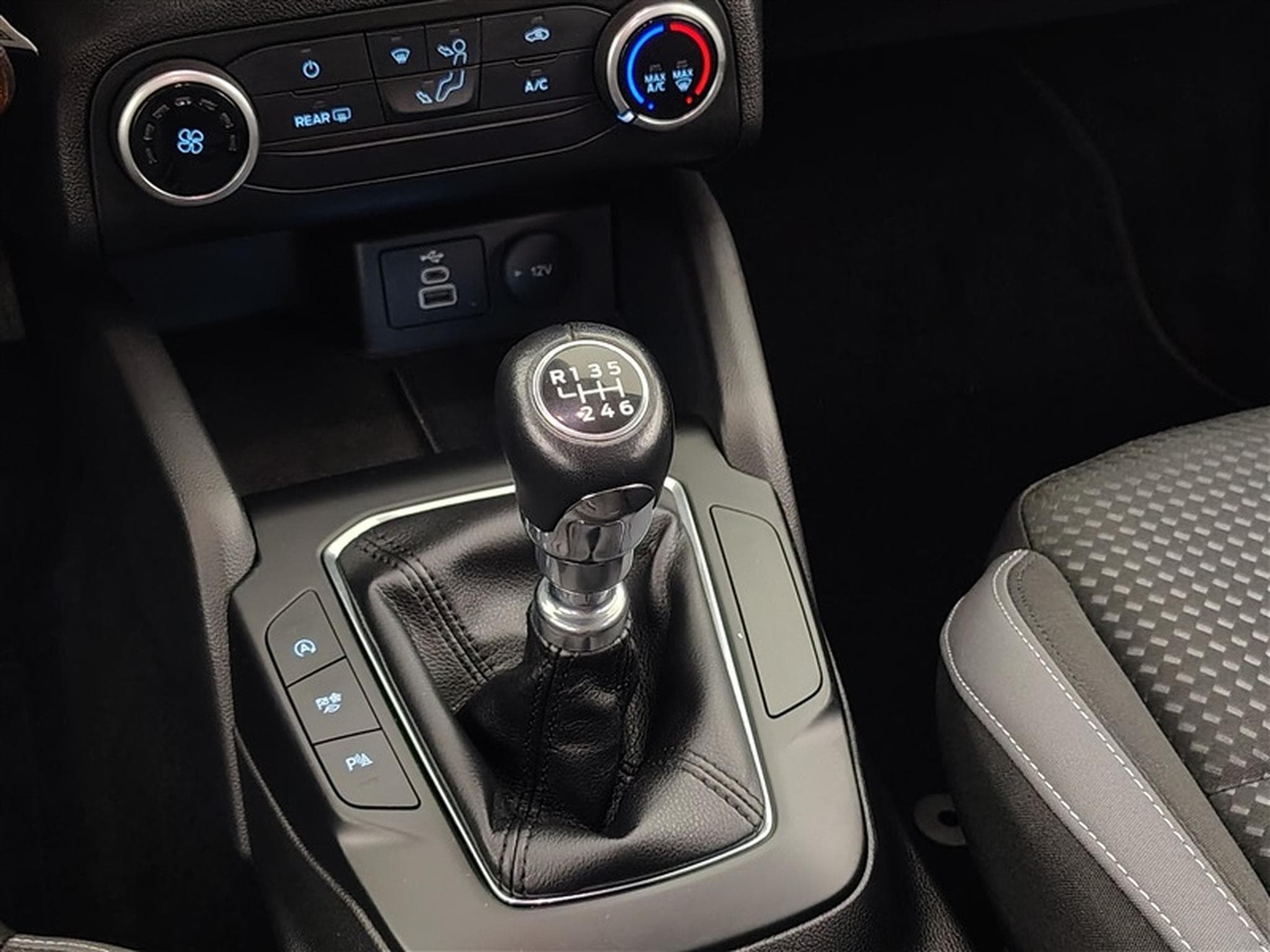 Ford Focus 1.5 EcoBlue Connected NAVI/FULL LED/JA/PDC (2022) - Photo 12