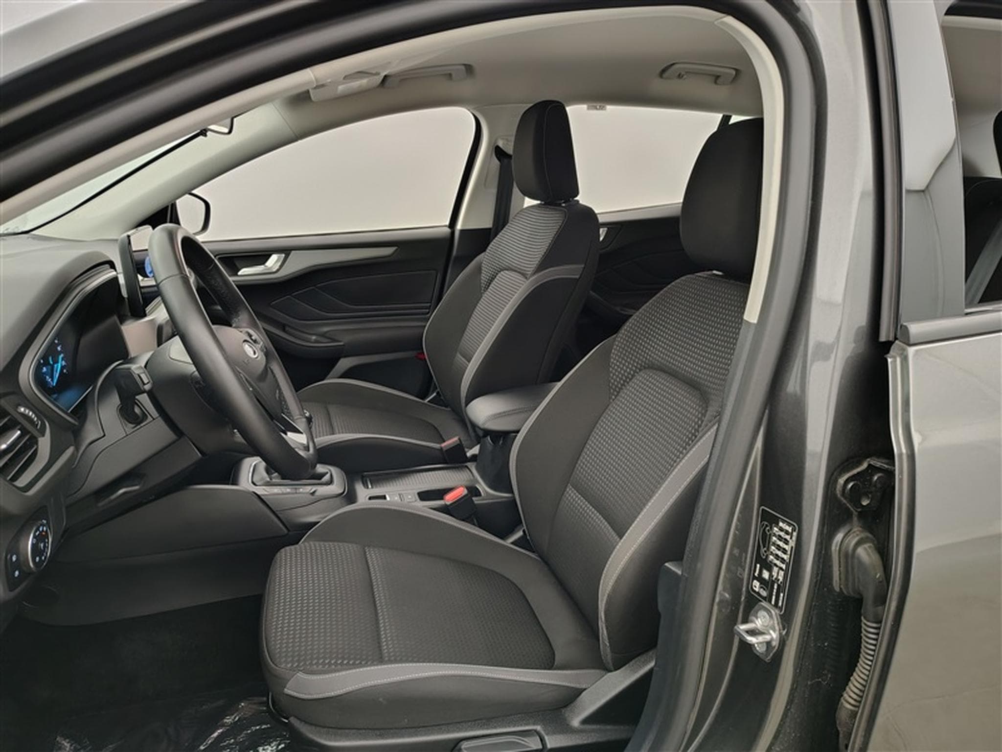 Ford Focus 1.5 EcoBlue Connected NAVI/FULL LED/JA/PDC (2022) - Photo 7