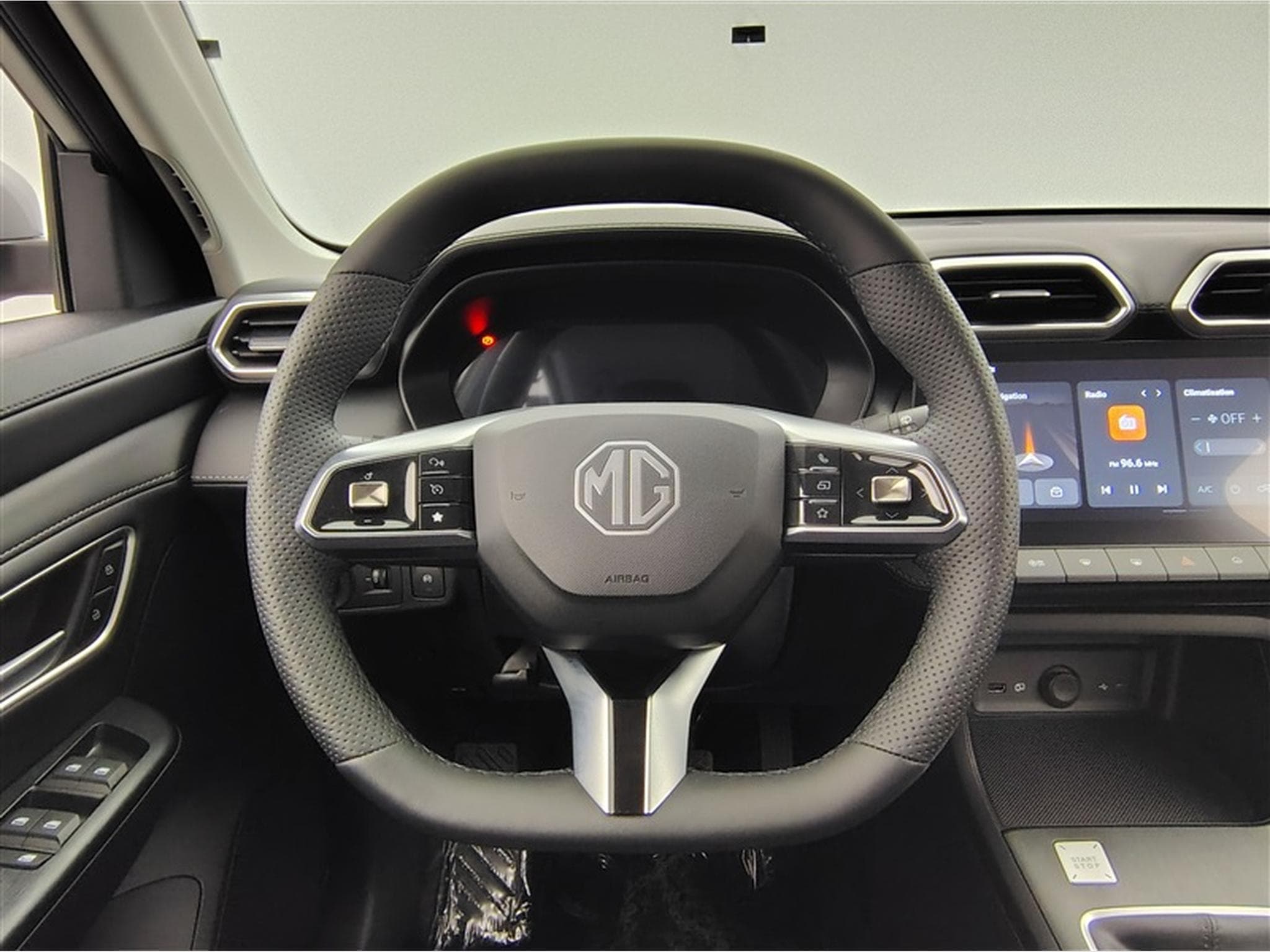 MG ZS 1.5 VTi 115cv Luxury NAVI / FULL LED / CUIR / CAMERA / JA17 (2025) - Photo 9