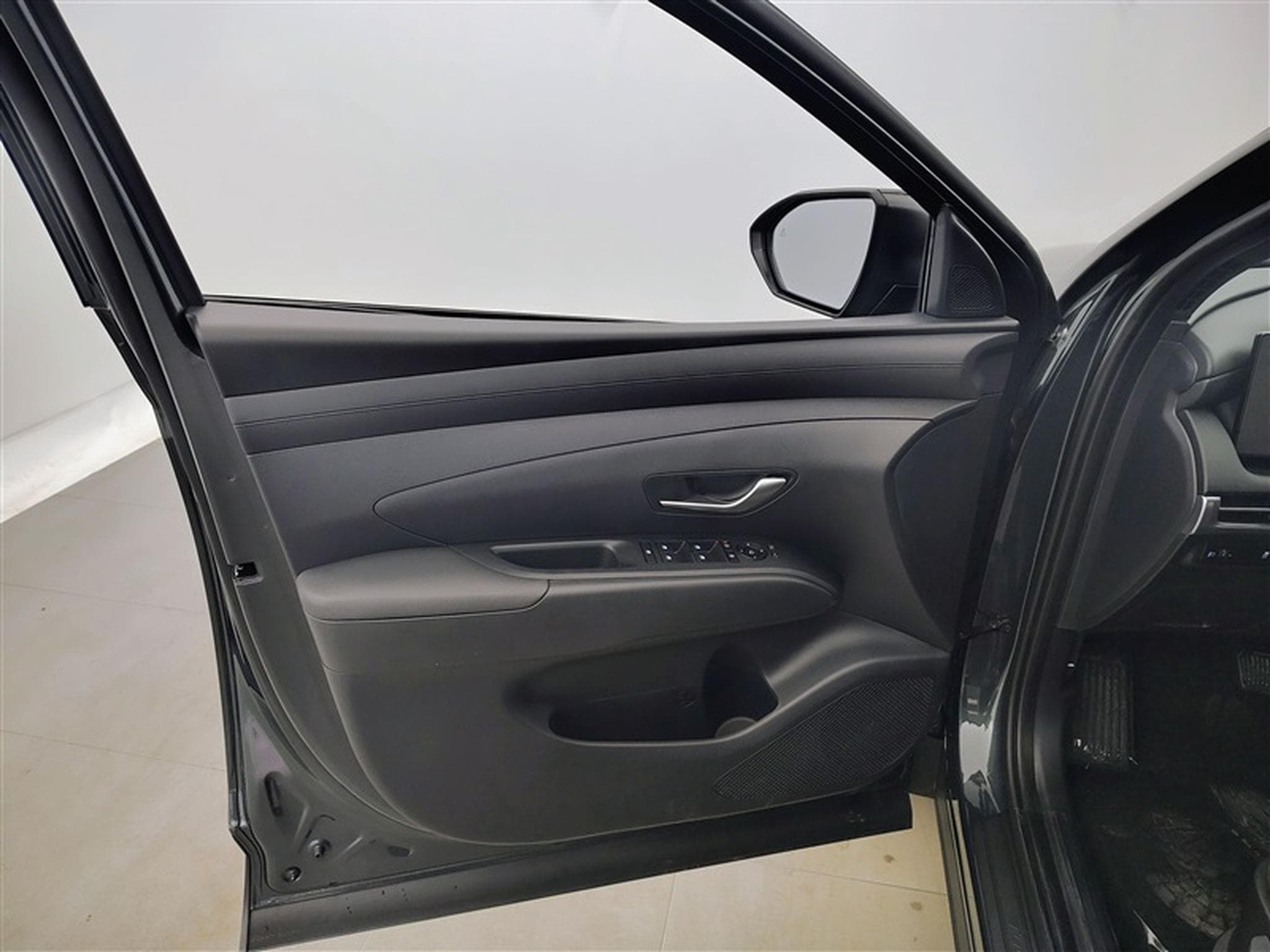 Hyundai Tucson 1.6 T-GDi 150cv DCT Black Edition NAVI / FULL LED / CAMERA (2026) - Foto 16