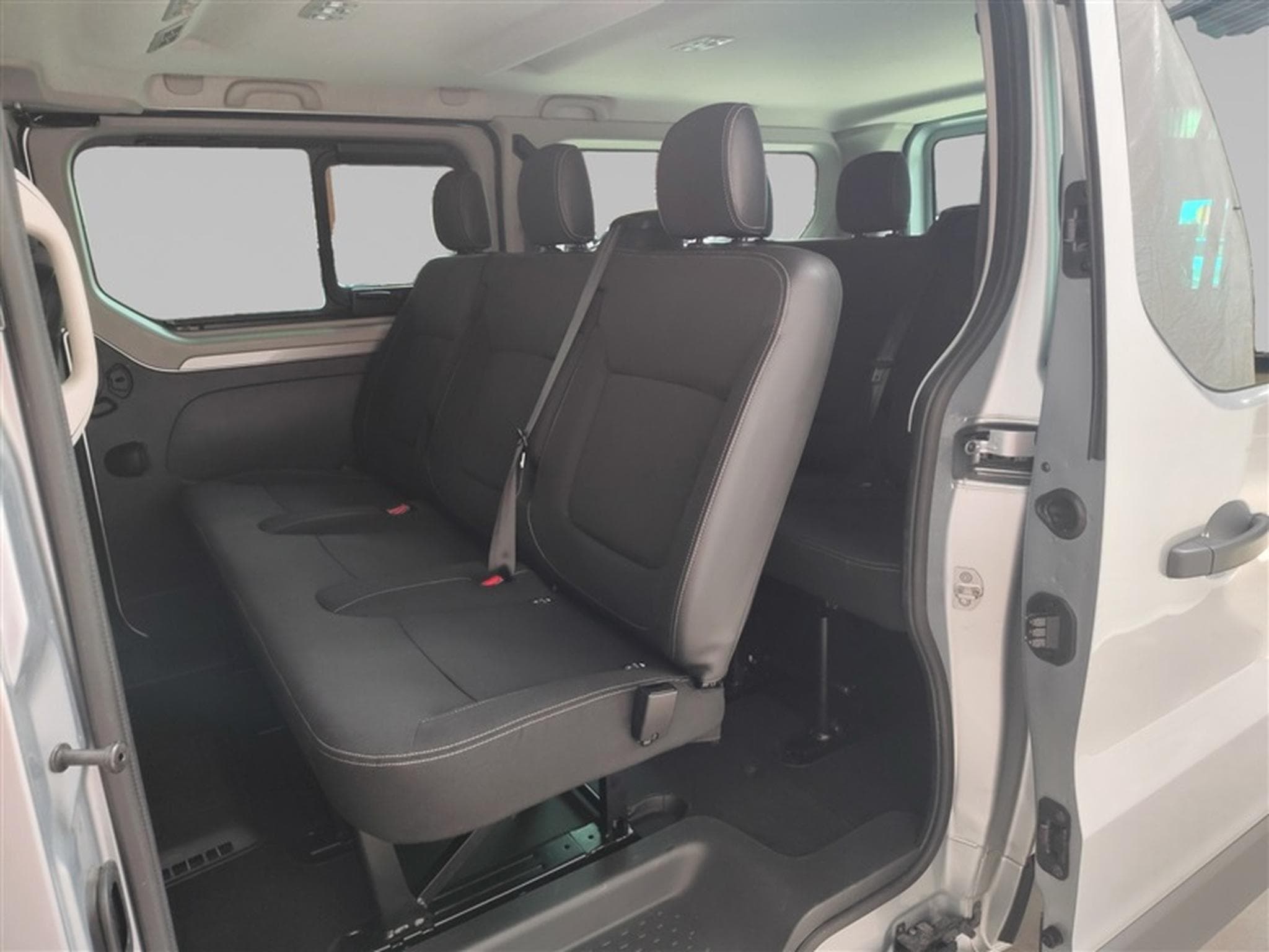 Renault Trafic 2.0 Blue dCi L2 Intens EDC 9PL NAVI / FULL LED (2024) - Foto 13
