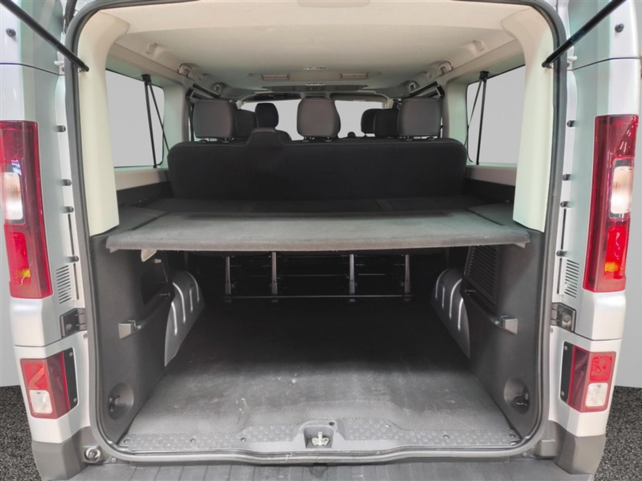 Renault Trafic 2.0 Blue dCi L2 Intens EDC 9PL NAVI / FULL LED (2024) - Foto 14