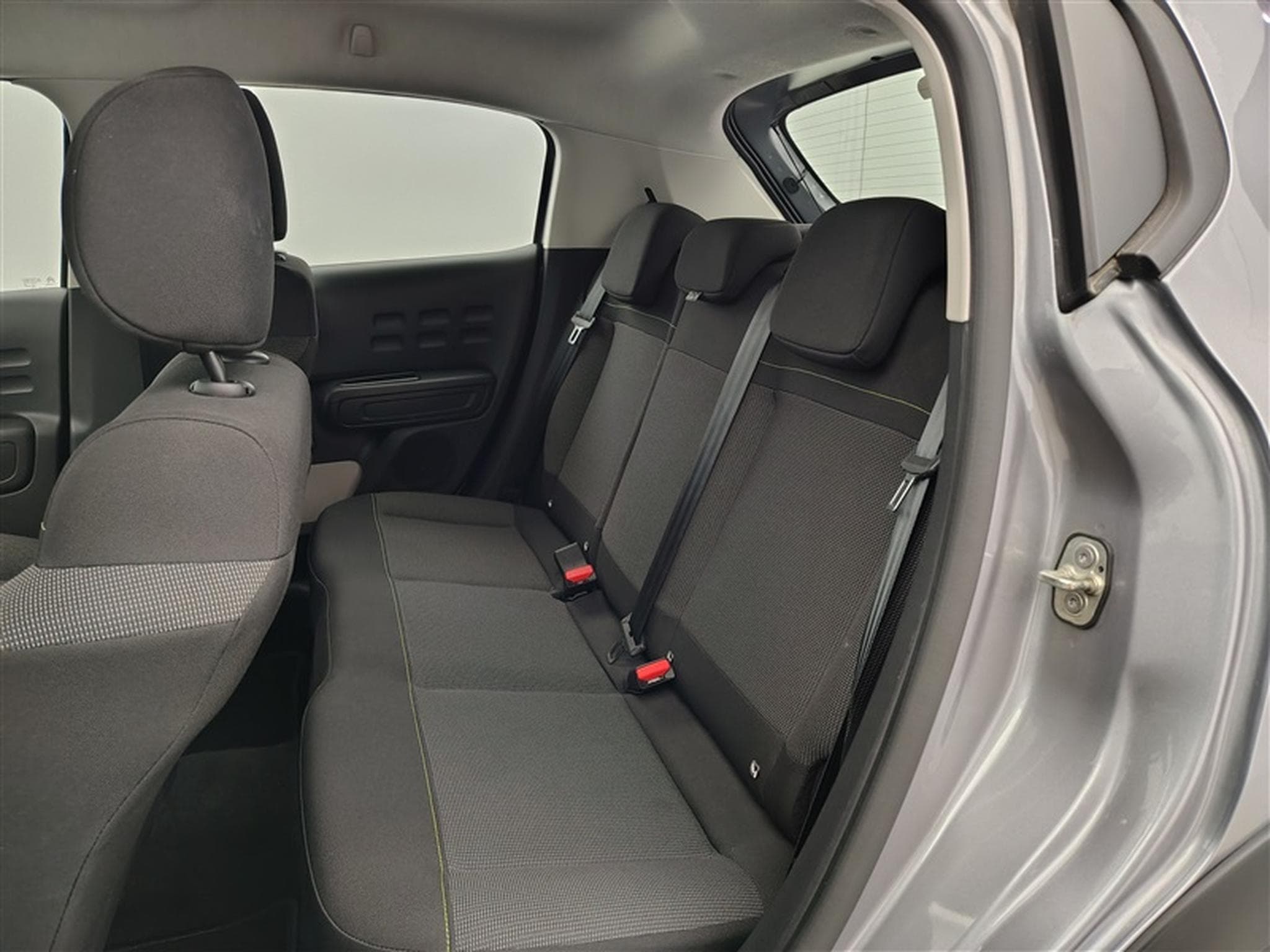 Citroen C3 1.2i PureTech Plus NAVI / FULL LED / PDC AR (2024) - Foto 13