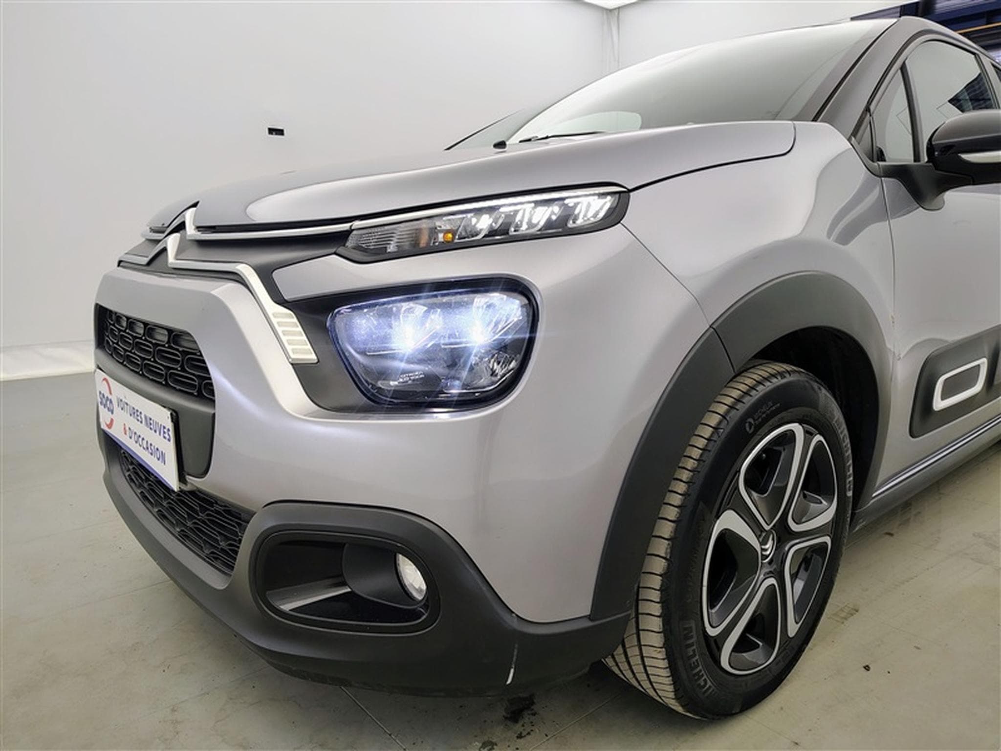Citroen C3 1.2i PureTech Plus NAVI / FULL LED / PDC AR (2024) - Foto 15