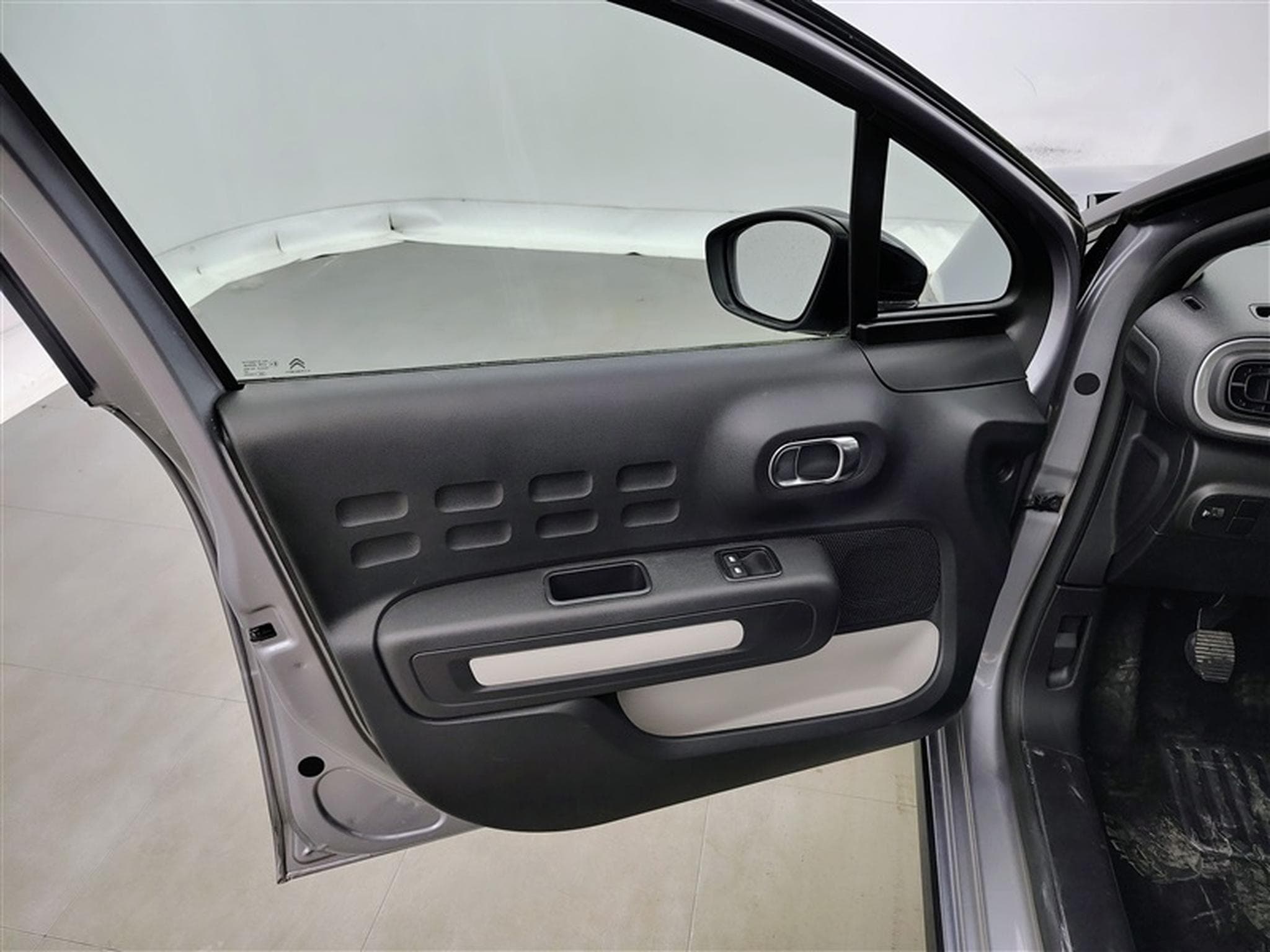 Citroen C3 1.2i PureTech Plus NAVI / FULL LED / PDC AR (2024) - Foto 16