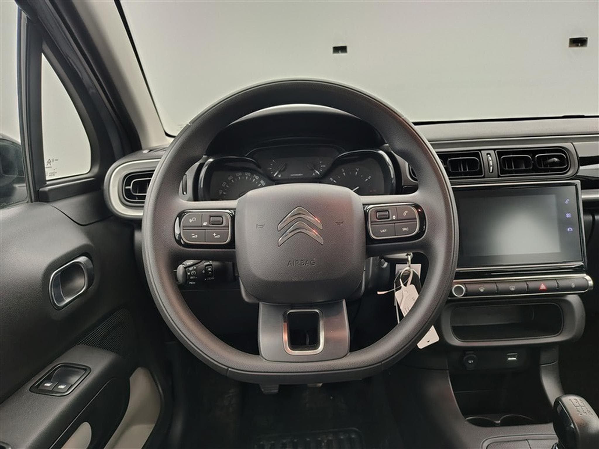 Citroen C3 1.2i PureTech Plus NAVI / FULL LED / PDC AR (2024) - Foto 9