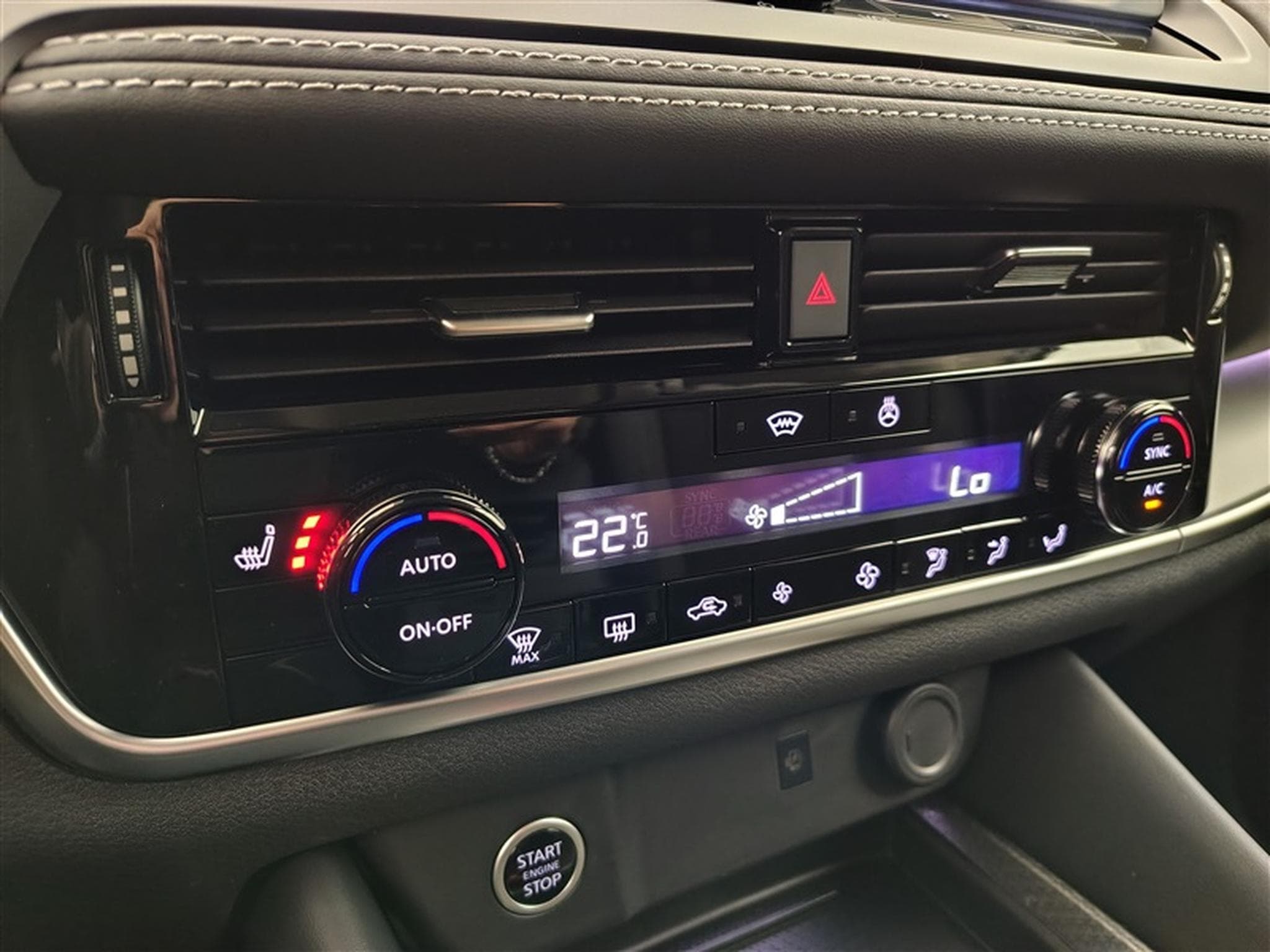 Nissan Qashqai 1.3 DIG-T MHEV X-Tronic N-Connecta CARPLAY / FULL LED / CAM (2026) - Photo 20