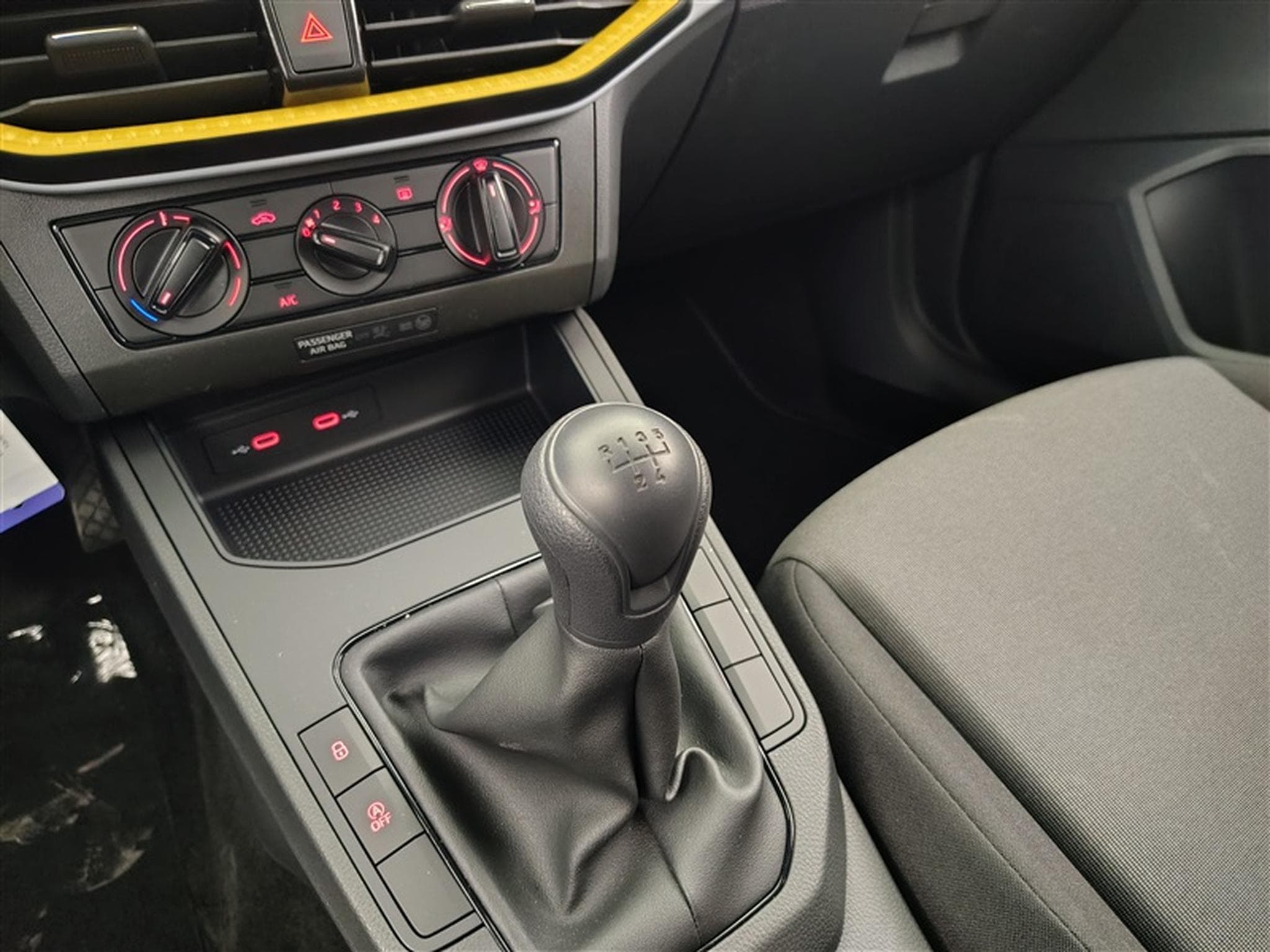 Seat Ibiza 1.0i MPI 80cv CARPLAY / LED / PDC / ALU (2026) - Photo 12
