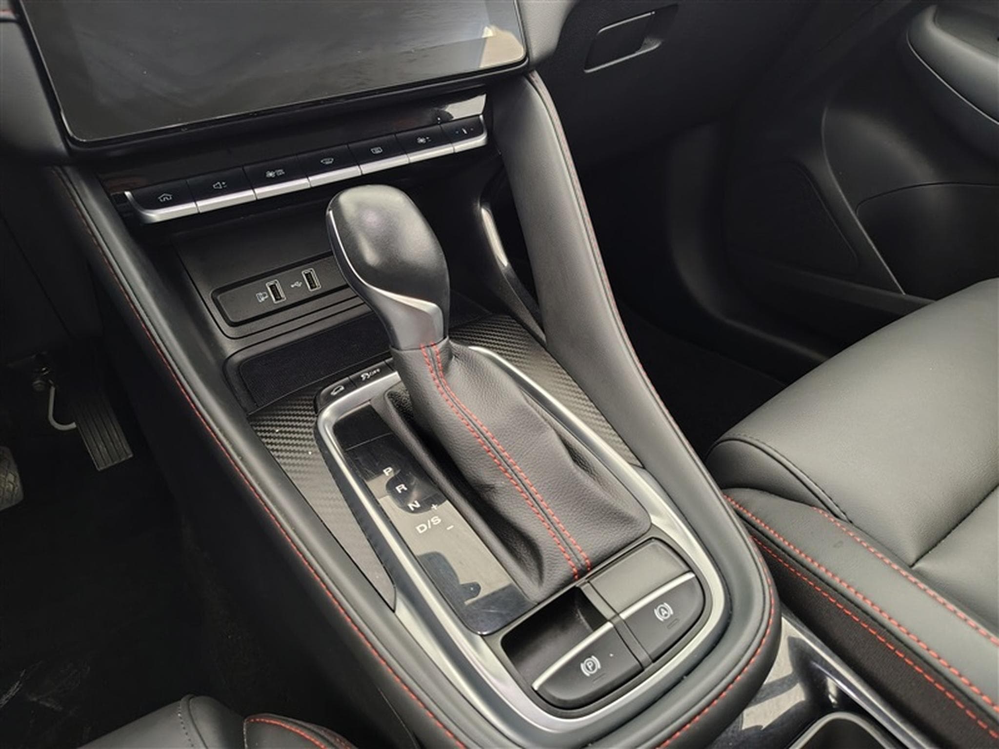 MG ZS 1.0 T-GDi 110cv AUTO Luxury NAVI / FULL LED / CUIR / CAMERA (2024) - Photo 12