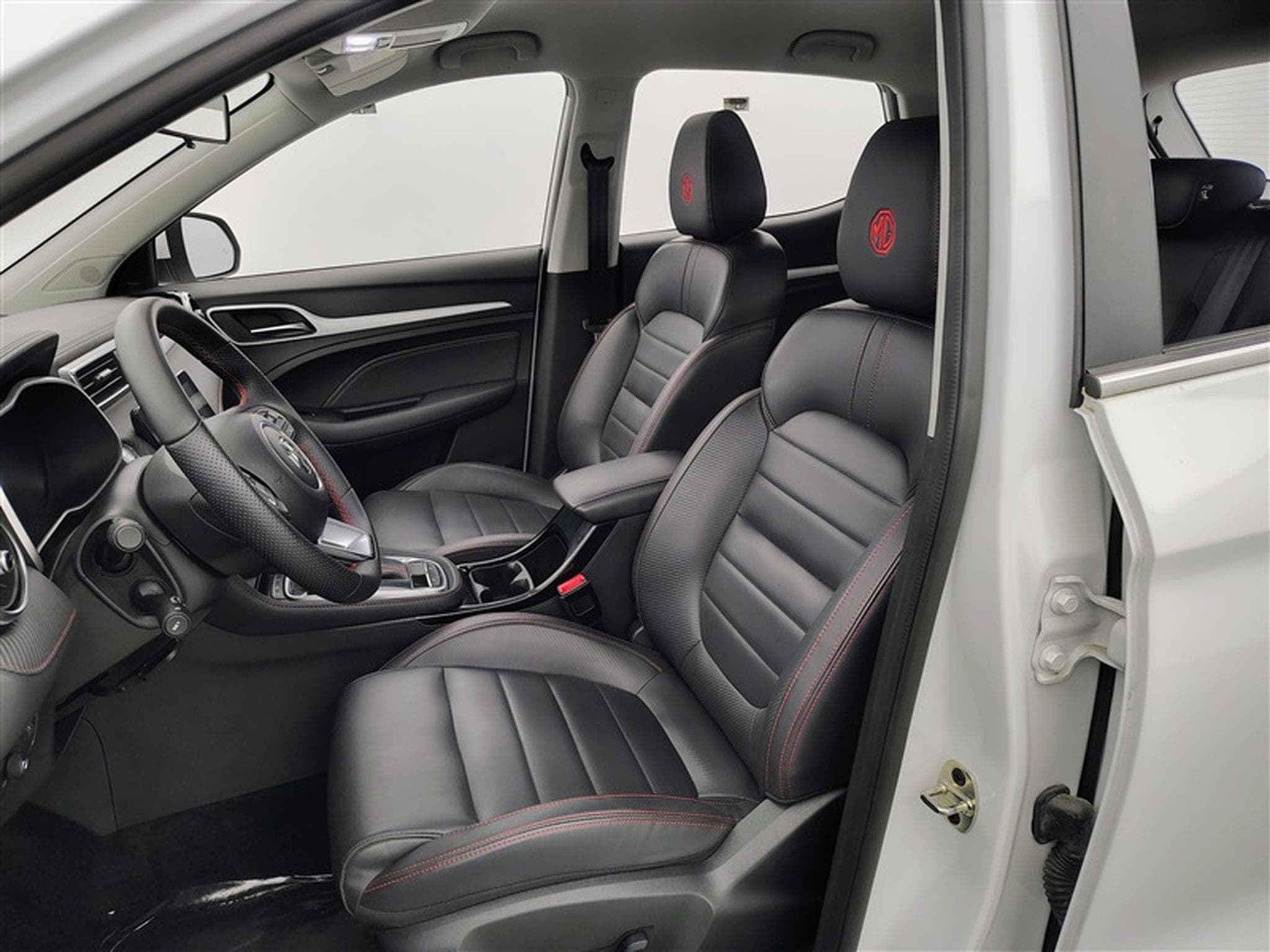 MG ZS 1.0 T-GDi 110cv AUTO Luxury NAVI / FULL LED / CUIR / CAMERA (2024) - Photo 7