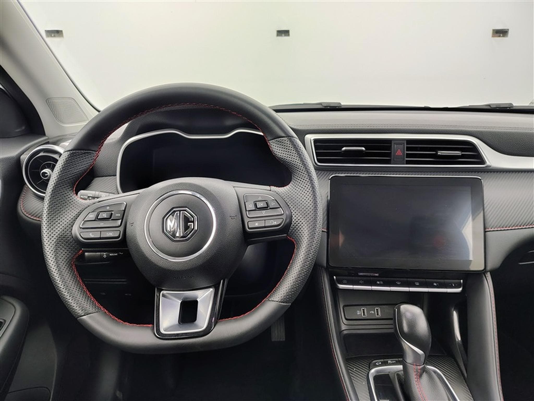 MG ZS 1.0 T-GDi 110cv AUTO Luxury NAVI / FULL LED / CUIR / CAMERA (2024) - Photo 9