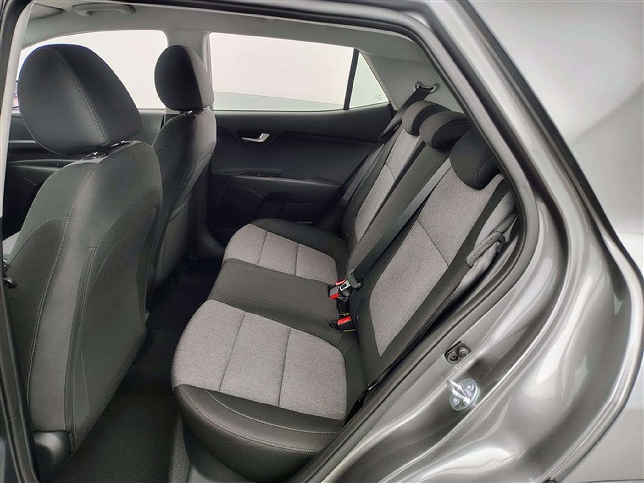 Kia Stonic 1.0 T-GDi 100cv Gold NAVI / CAMERA / CARPLAY (2026) - Photo 13