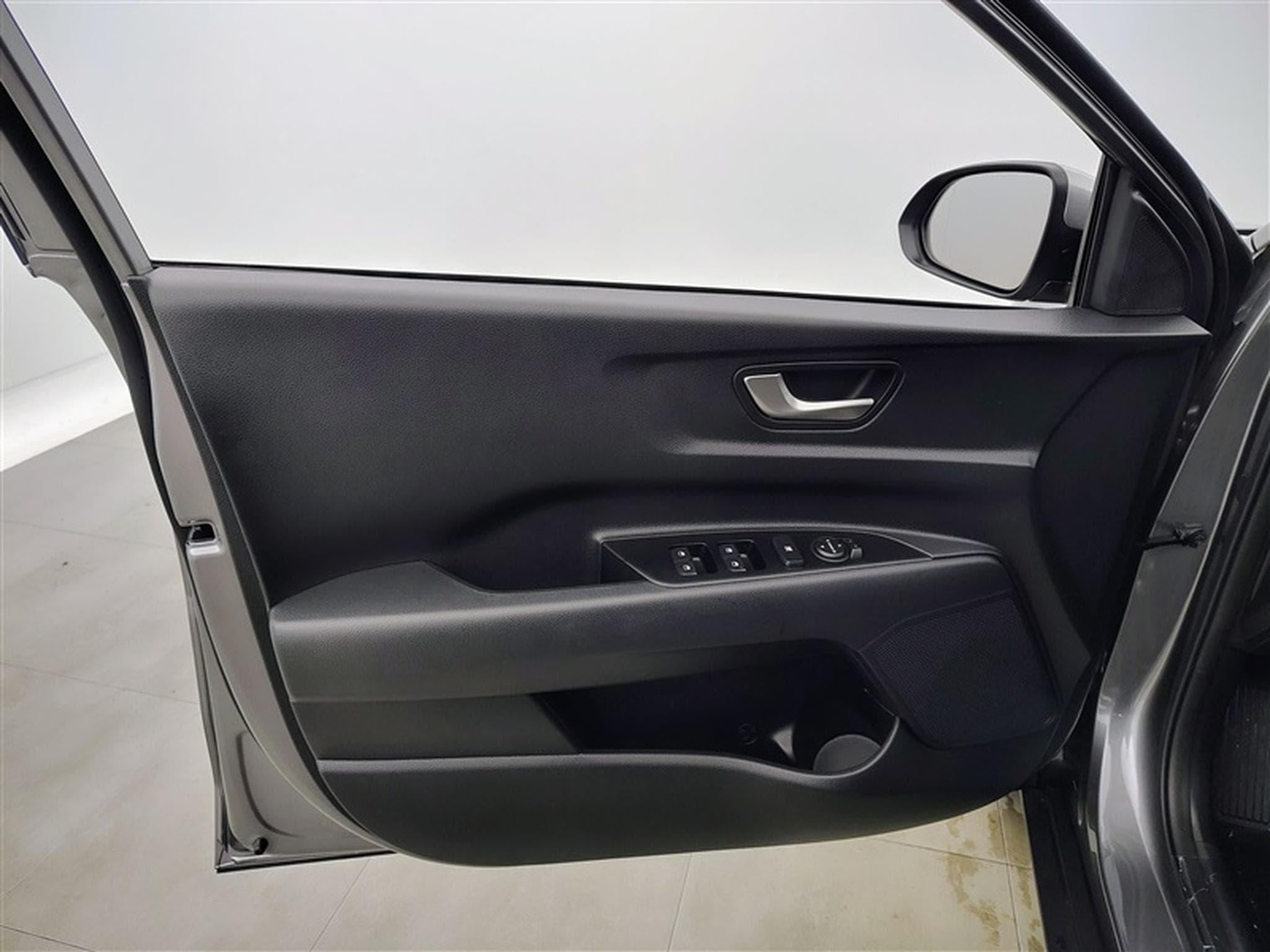 Kia Stonic 1.0 T-GDi 100cv Gold NAVI / CAMERA / CARPLAY (2026) - Photo 17