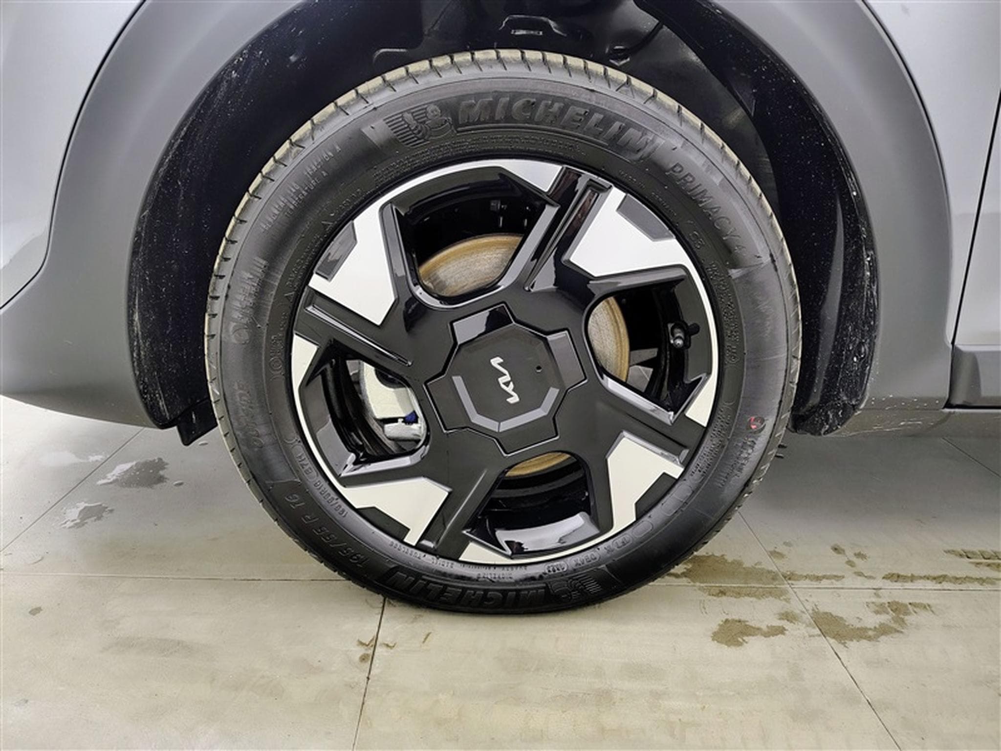 Kia Stonic 1.0 T-GDi 100cv Gold NAVI / CAMERA / CARPLAY (2026) - Photo 6