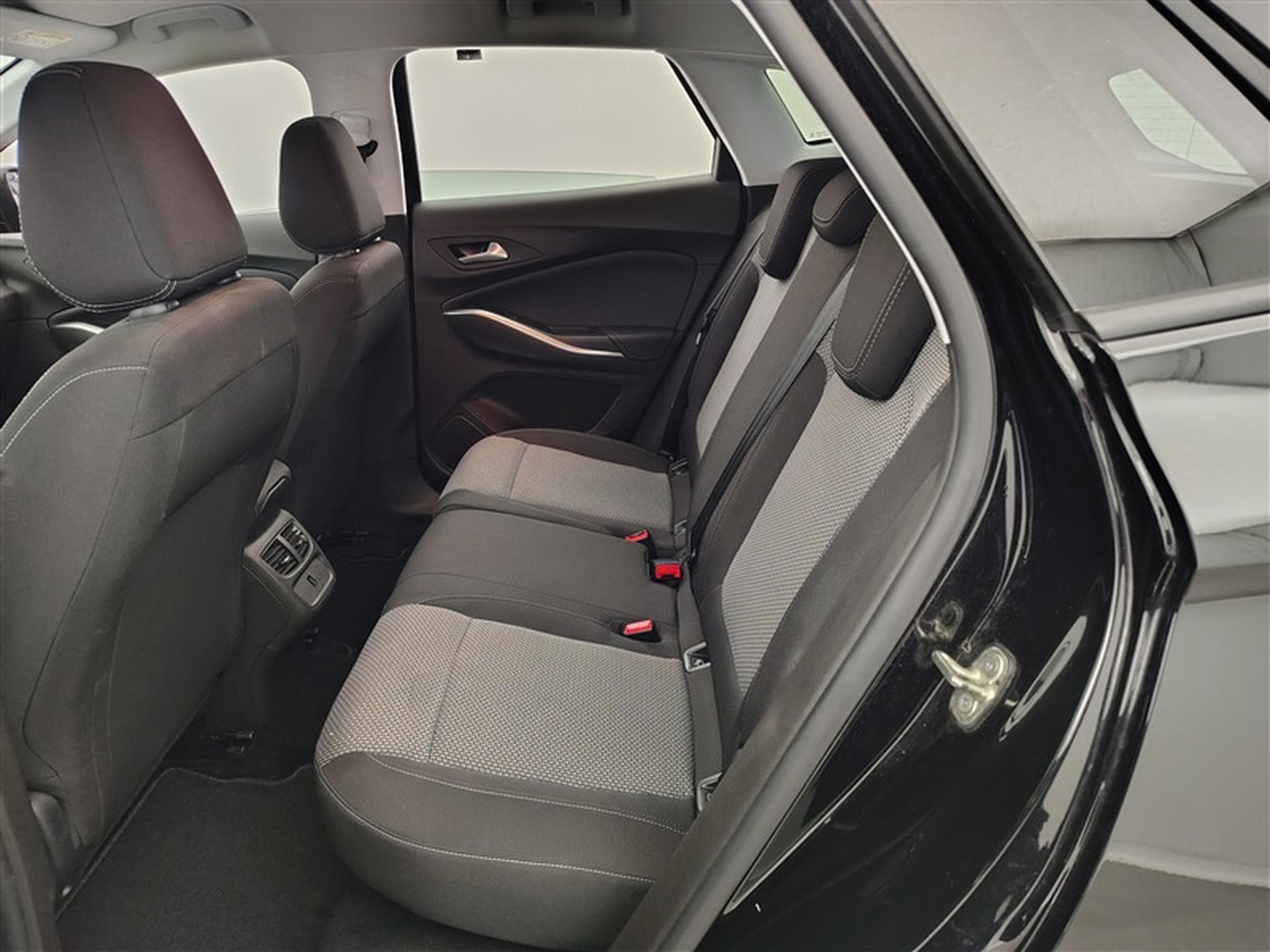 Opel Grandland 1.2 Turbo 130cv Design & Tech CARPLAY / CAMERA / ALU (2023) - Photo 13