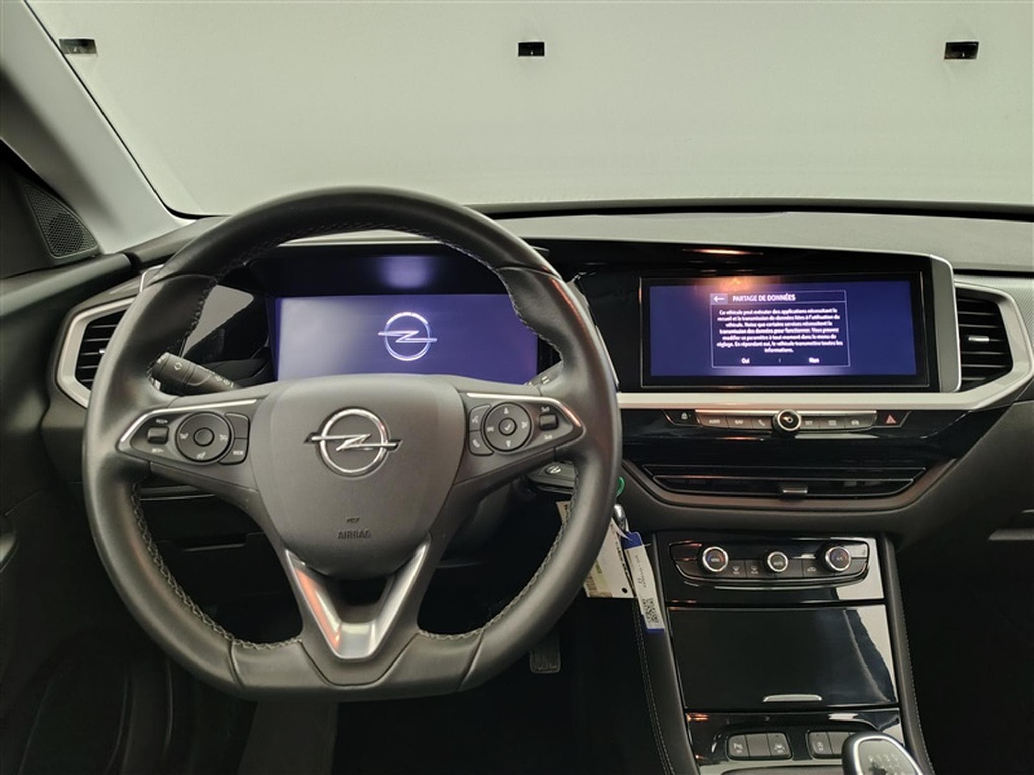 Opel Grandland 1.2 Turbo 130cv Design & Tech CARPLAY / CAMERA / ALU (2023) - Photo 9
