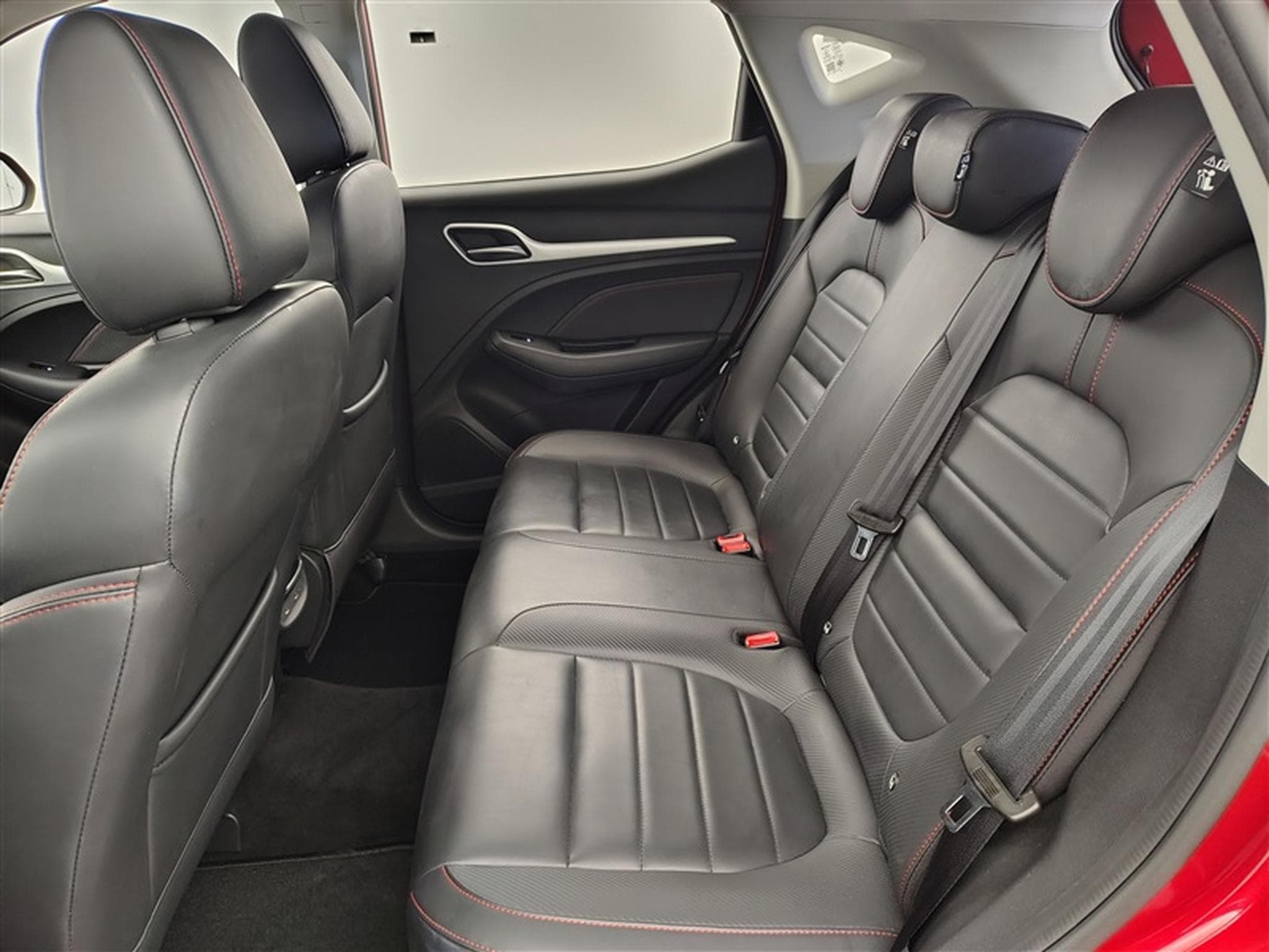 MG ZS 1.0 T-GDi 110cv AUTO Luxury NAVI / FULL LED / CUIR / CAMERA (2024) - Photo 13