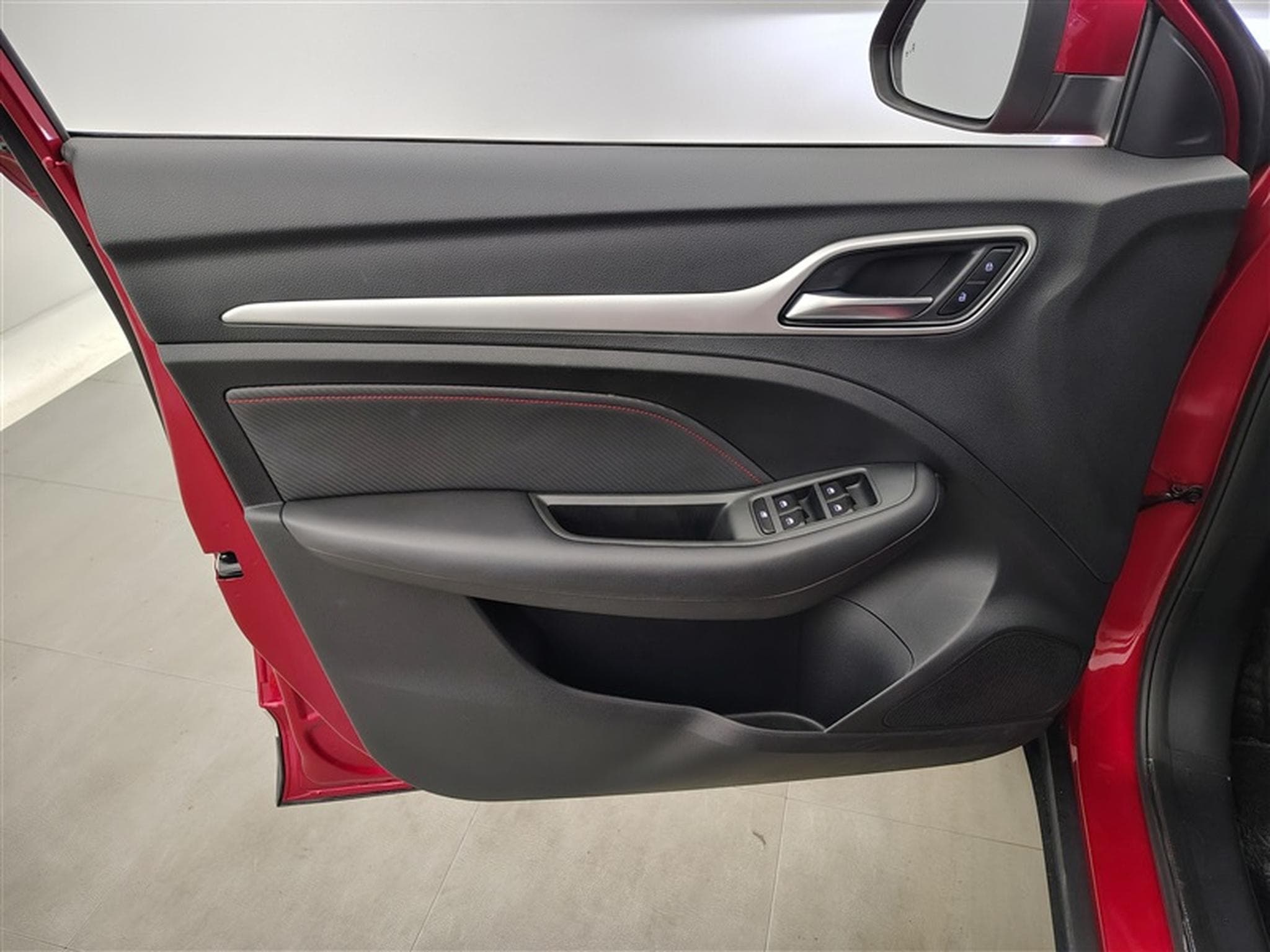 MG ZS 1.0 T-GDi 110cv AUTO Luxury NAVI / FULL LED / CUIR / CAMERA (2024) - Photo 17