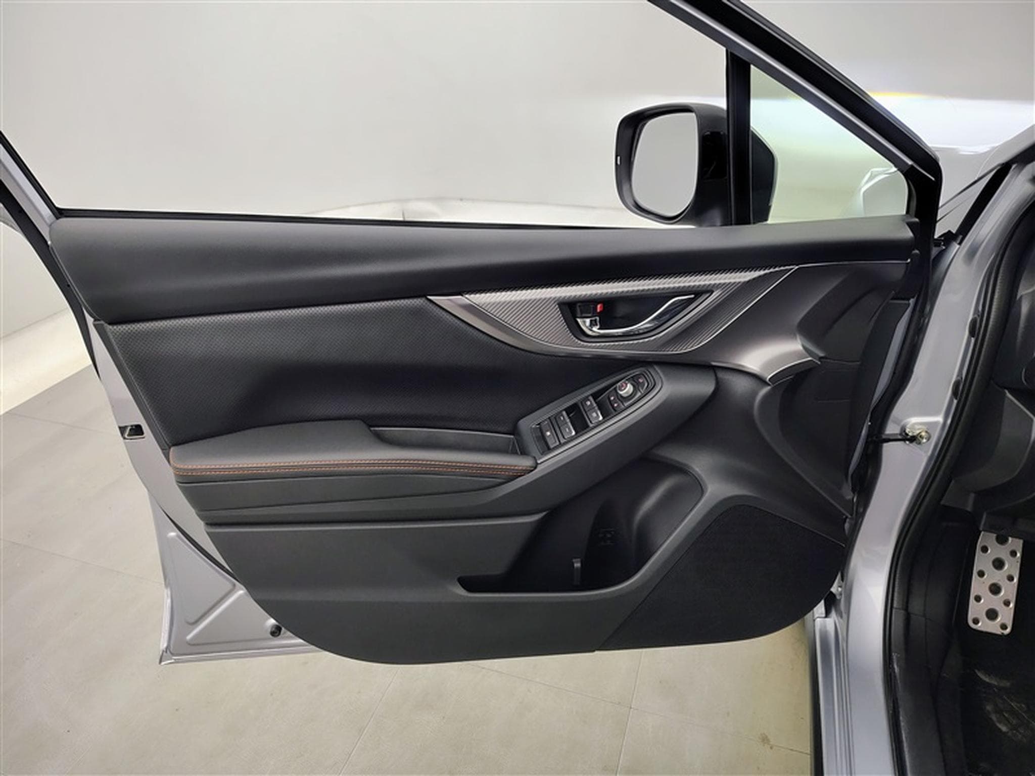 Subaru XV 2.0 Boxer CVT AWD Premium NAVI / XENON / CUIR / TO / CAM (2024) - Photo 17