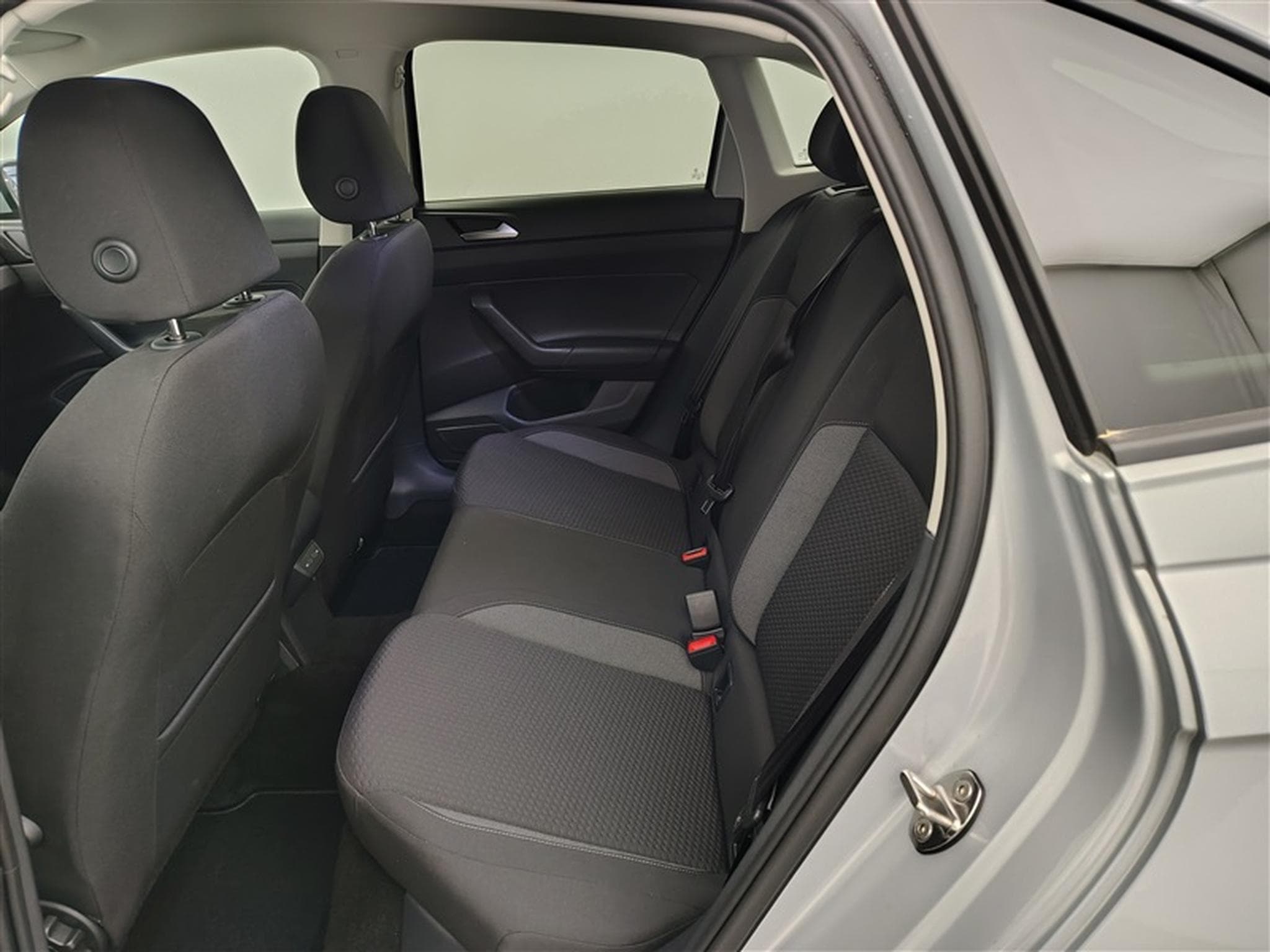 VW Taigo 1.0 TSI 115cv DSG Life CARPLAY / CAMERA / FULL LED / ALU (2025) - Photo 13