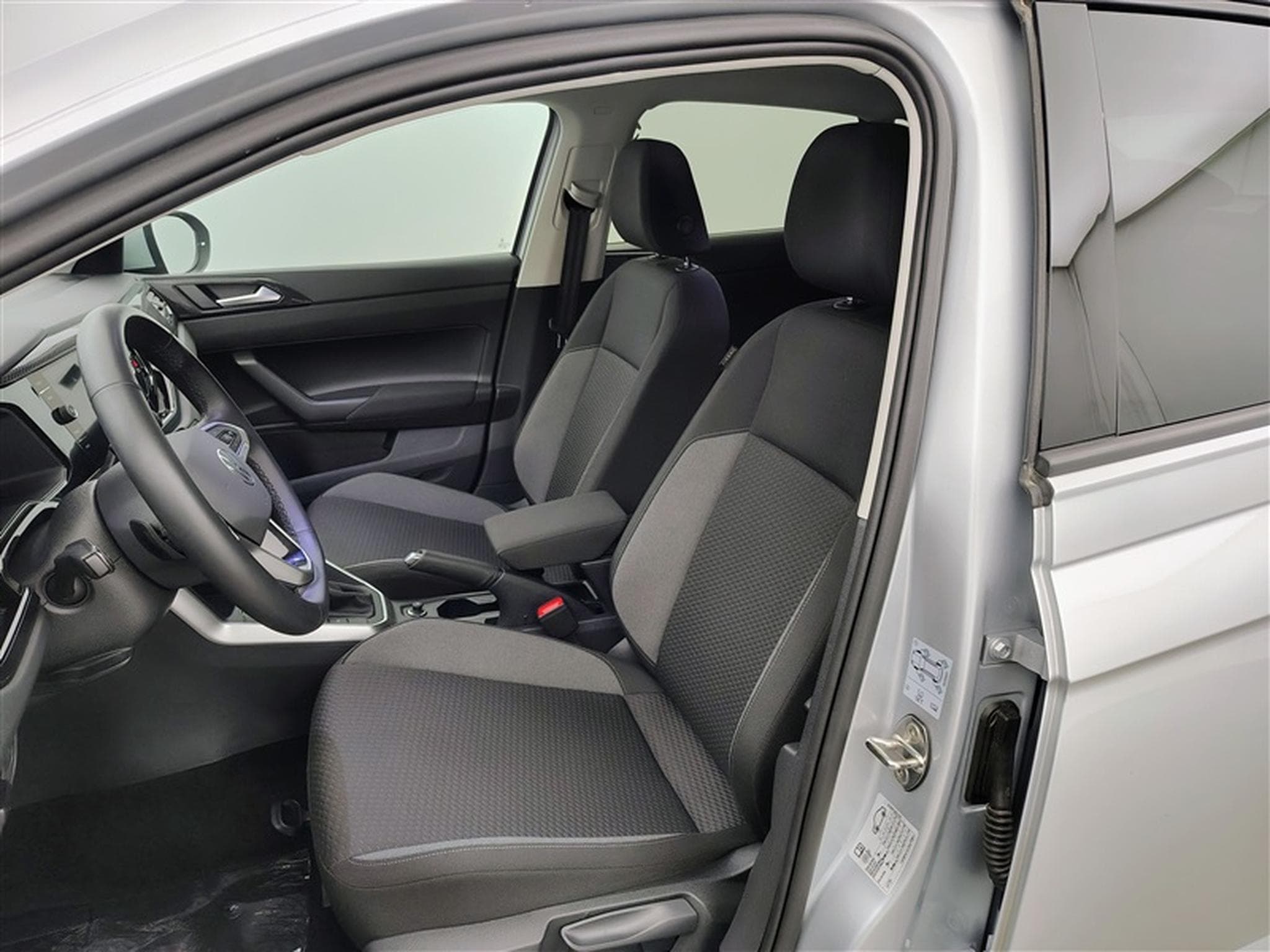 VW Taigo 1.0 TSI 115cv DSG Life CARPLAY / CAMERA / FULL LED / ALU (2025) - Photo 7