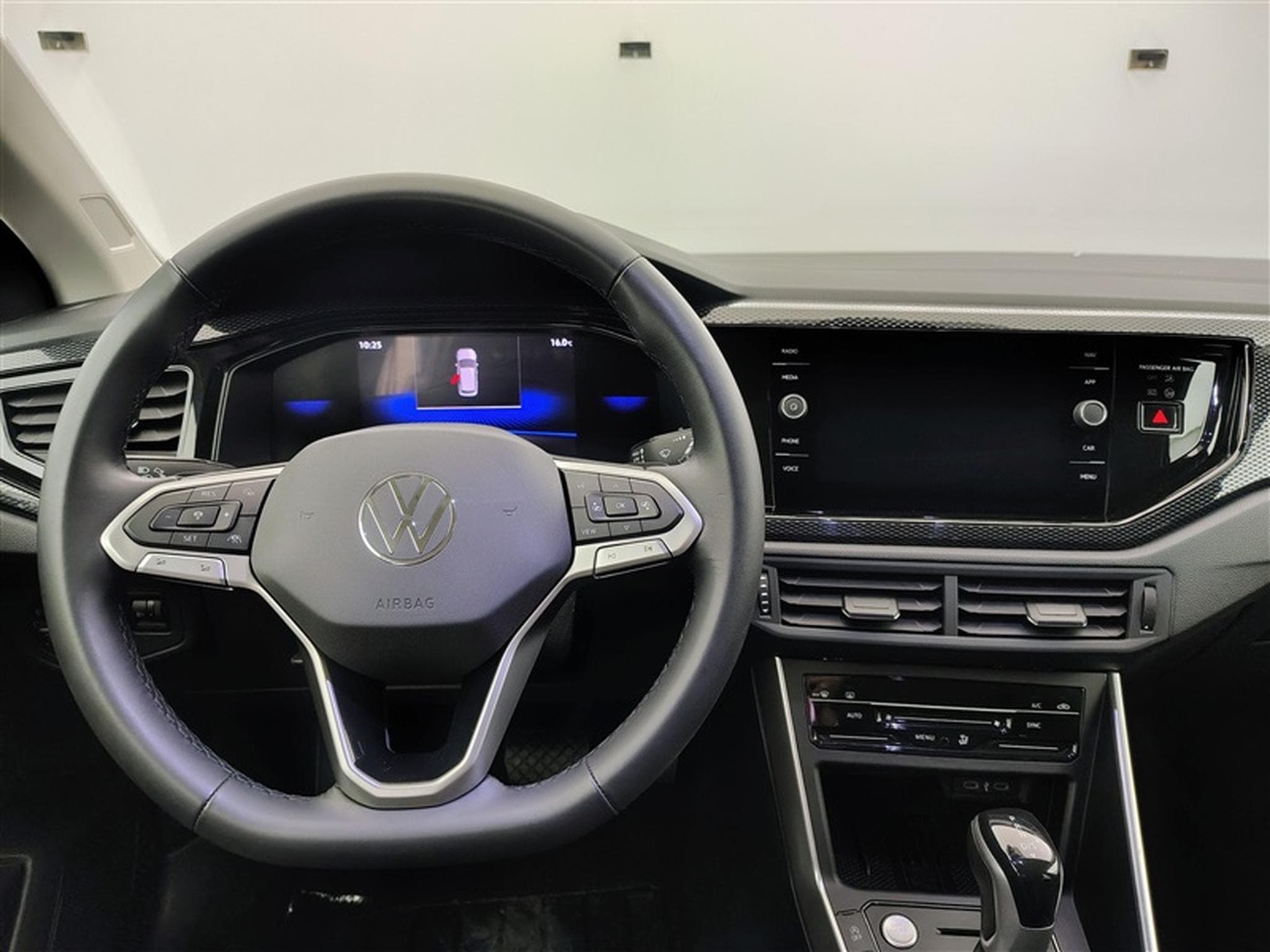 VW Taigo 1.0 TSI 115cv DSG Life CARPLAY / CAMERA / FULL LED / ALU (2025) - Photo 9