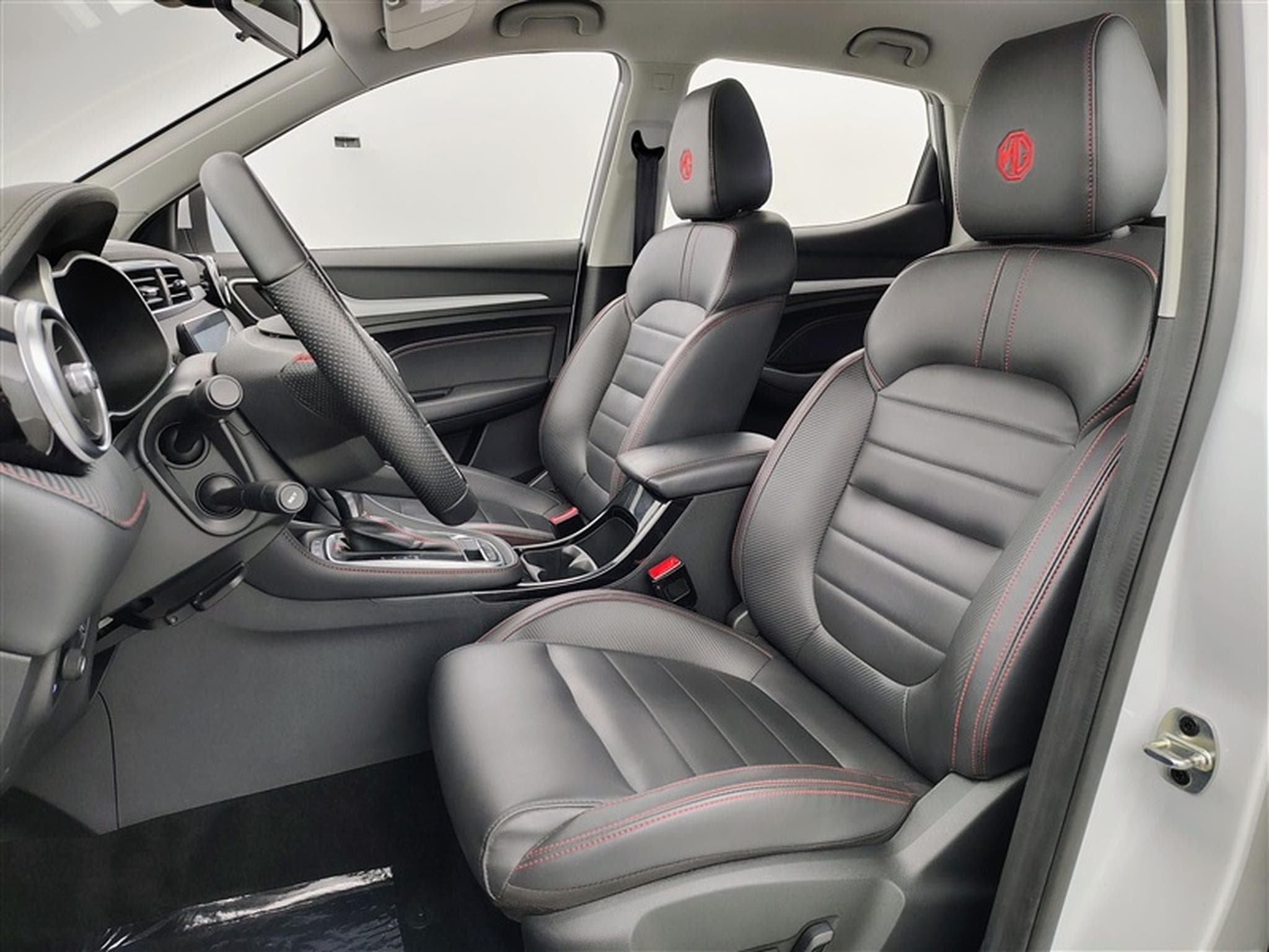 MG ZS 1.0 T-GDi 110cv AUTO Luxury NAVI / FULL LED / CUIR / CAMERA (2024) - Photo 7