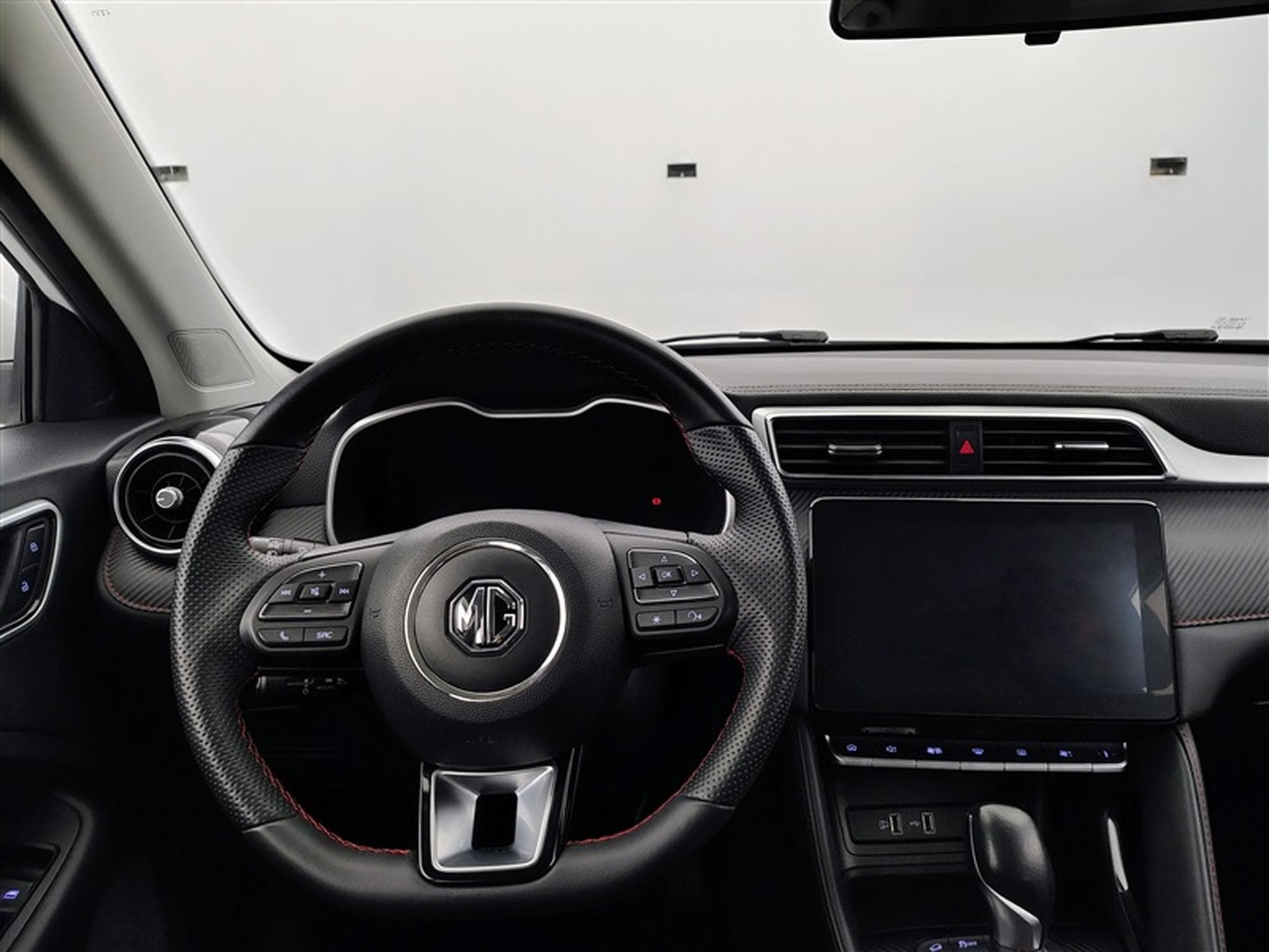 MG ZS 1.0 T-GDi 110cv AUTO Luxury NAVI / FULL LED / CUIR / CAMERA (2024) - Photo 9