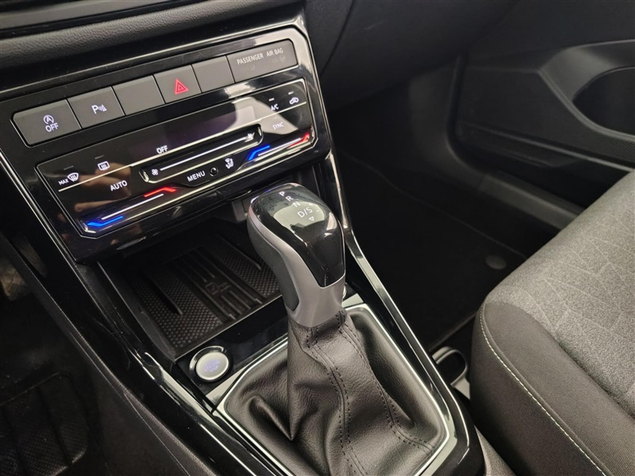 VW T-Cross 1.0 TSI 115cv DSG Life CARPLAY / CAMERA / FULL LED / ALU (2025) - Photo 12