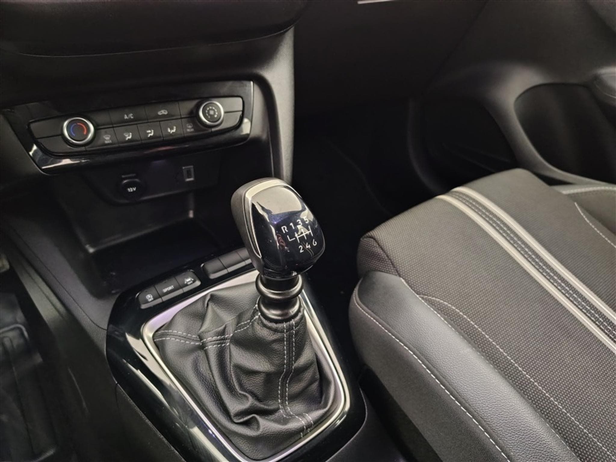 Opel Corsa 1.2 Turbo 100Cv GS Line S-CUIR / CARPLAY / FULL LED / CAMERA (2025) - Photo 12