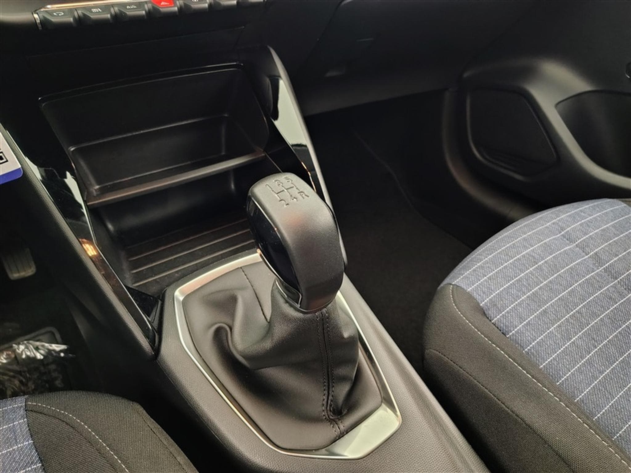 Peugeot 208 1.2i PureTech Like CLIM (2022) - Foto 12