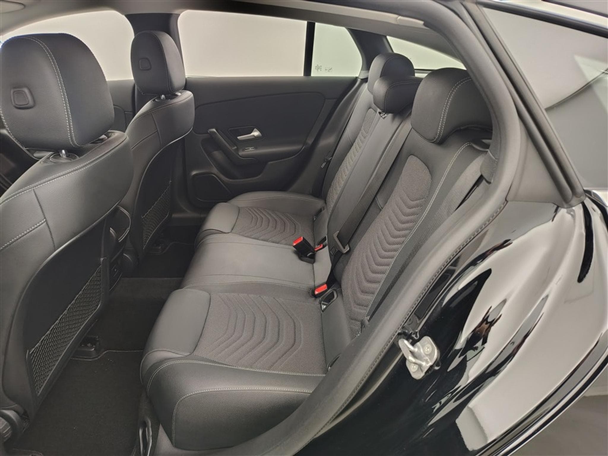 Mercedes CLA 180 Shooting Break AT7 NAVI / S-CUIR / PDC AV-AR (2023) - Foto 13